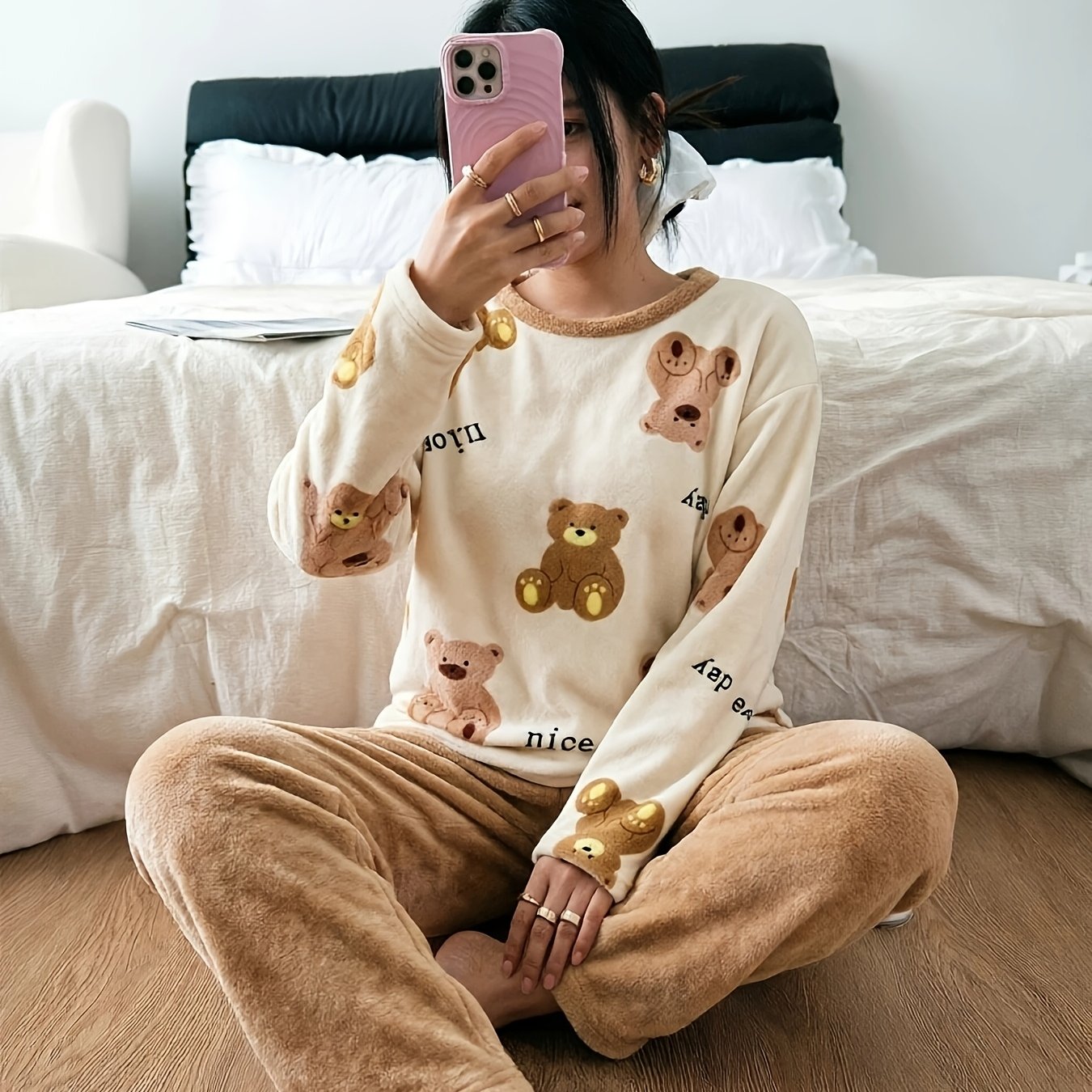 Autumn Winter Fleece Thickened Fresh Cute Round Neck Cartoon Warm -friendly Anti-static Home Sleepwear Women