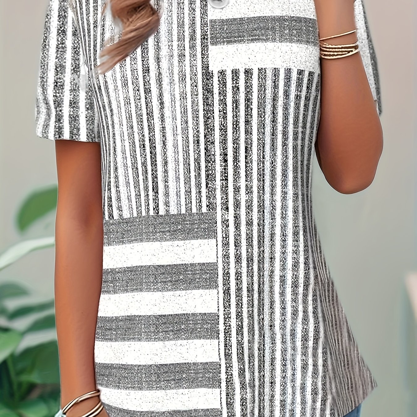 Image of Plus Size - Plus Size - Fashion Retro Striped Print Women's Plus Size Short Sleeve Top Crew Neck T-shirt