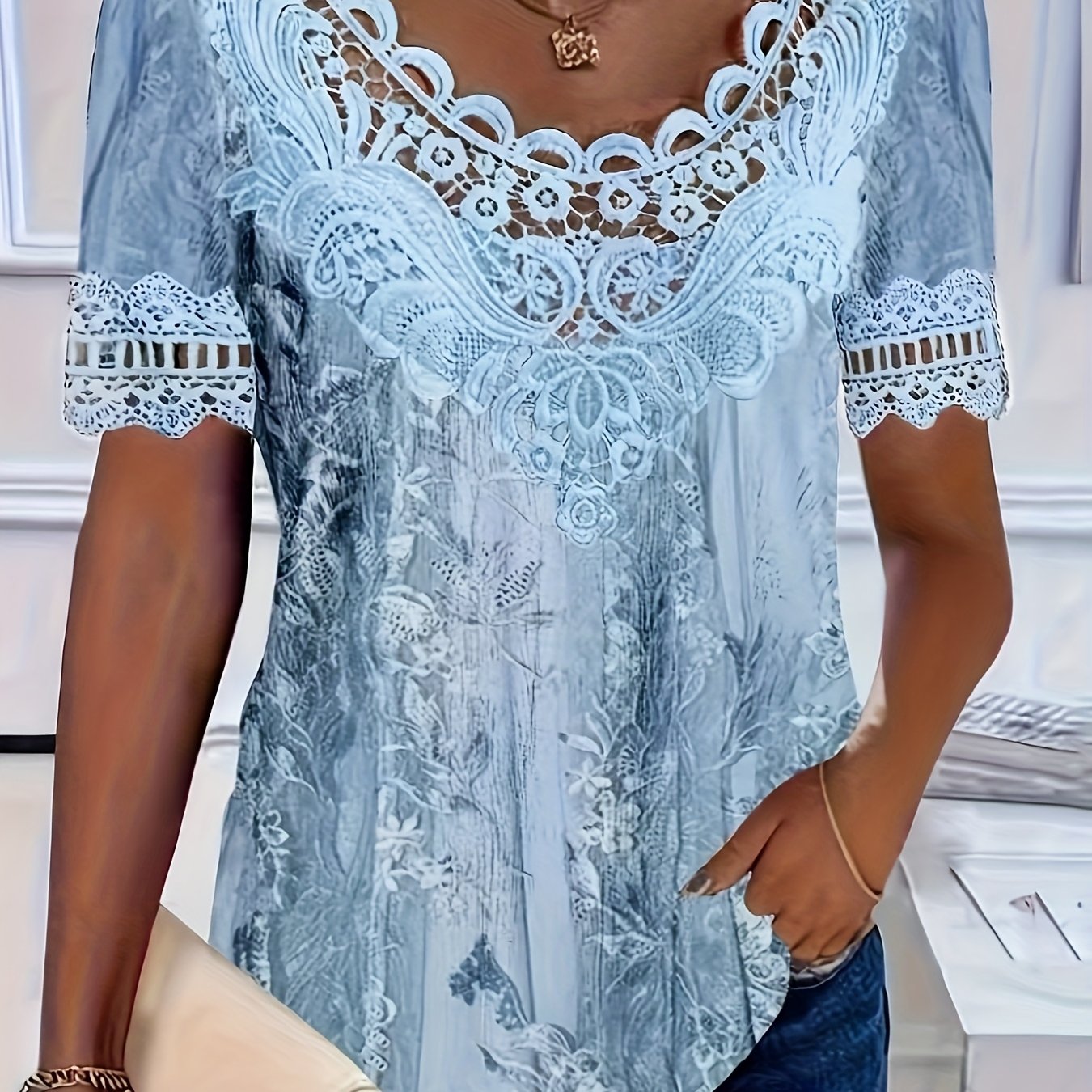 E-shop Damen Elegantes Spitzenbesatz Rundhals T-Shirt - Kurzarm Bluse- Oberteil mit Pflanzenprint, geeignet für Frühling, Sommer Herbst, Casual