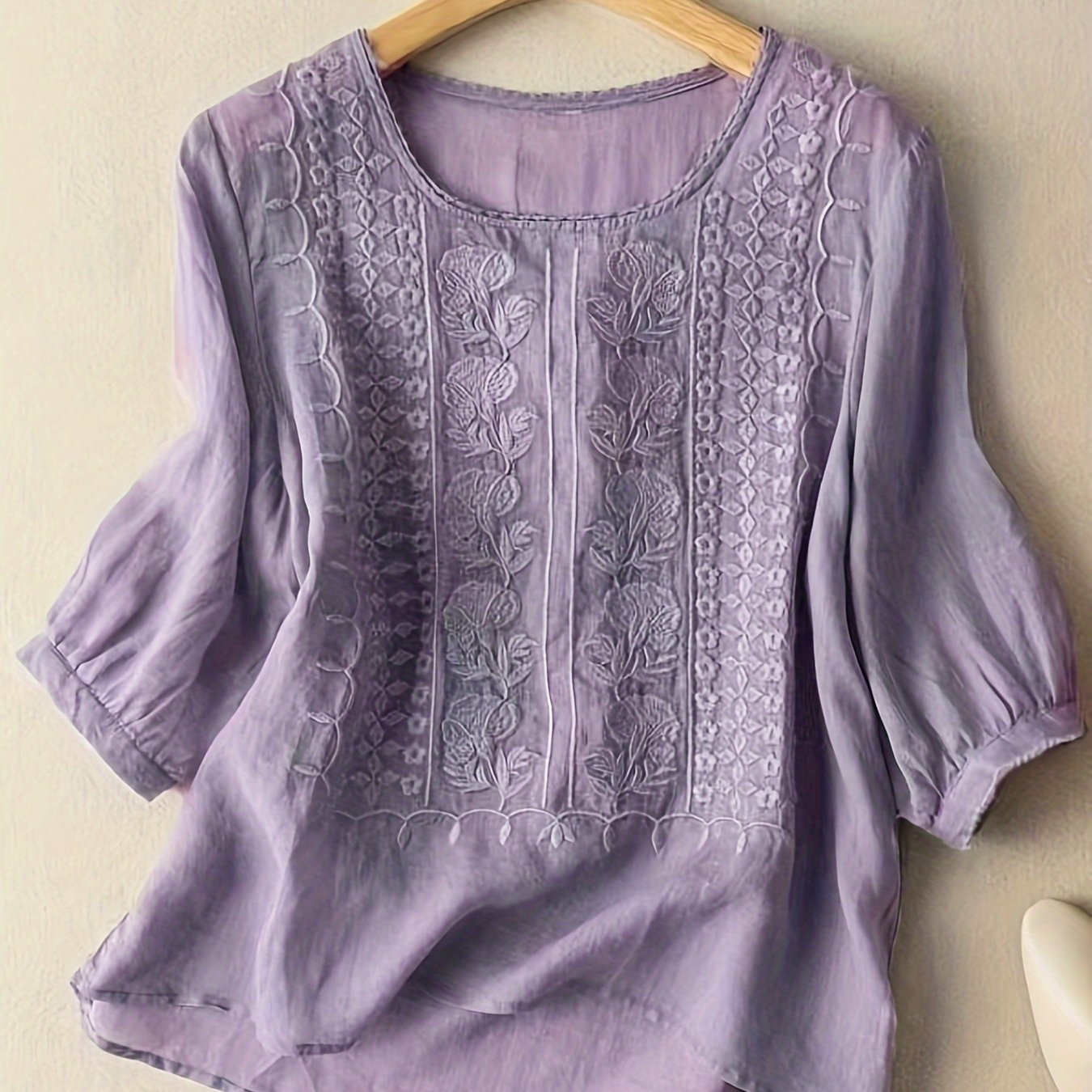 TEMU Women's Embroidered T-shirt In Colors And Sizes