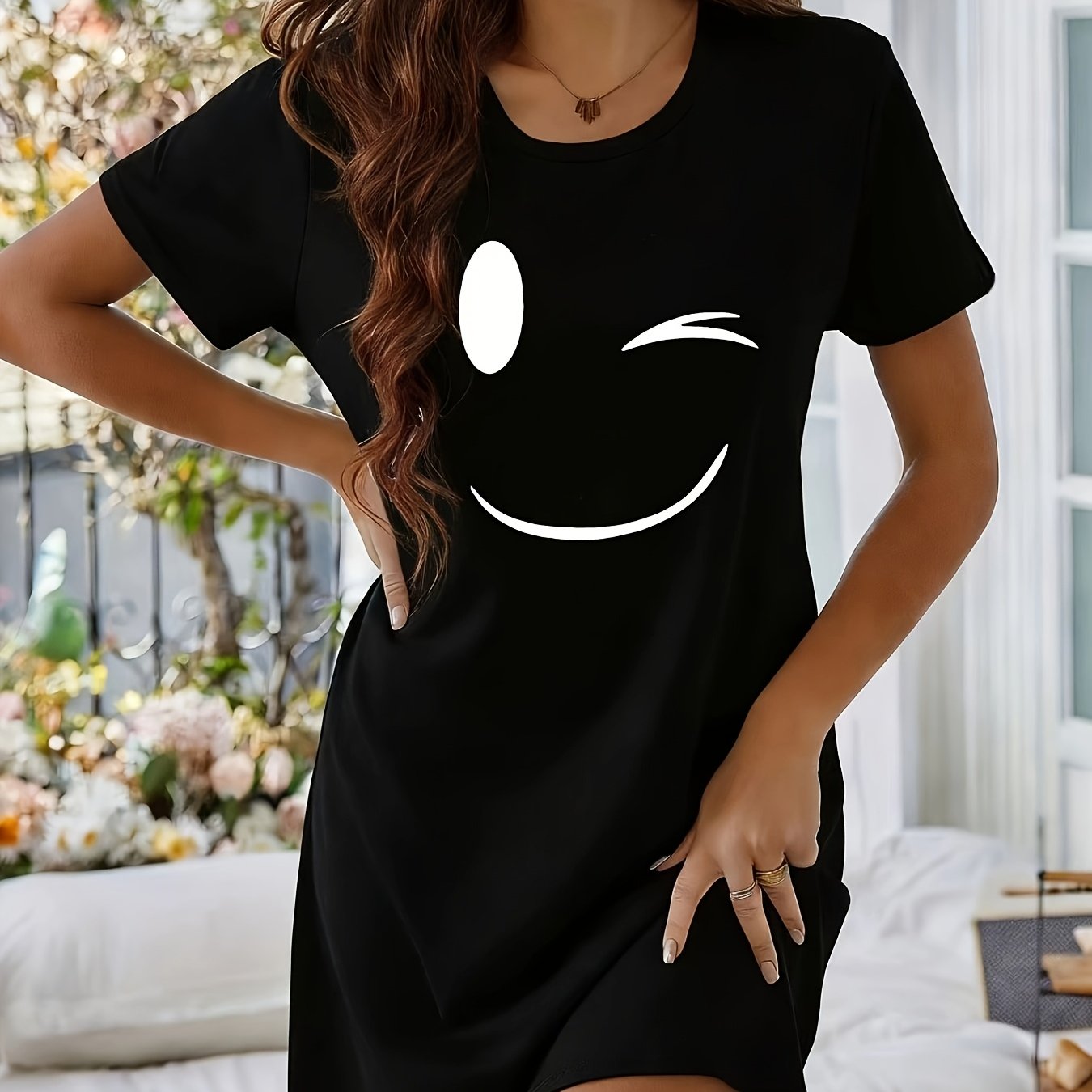 E-shop Damen Nachthemd mit einfachem, lässigem Kurzarm-Design fröhlichem Gesichtsaufdruck, modische Loungewear-Schlafanzüge