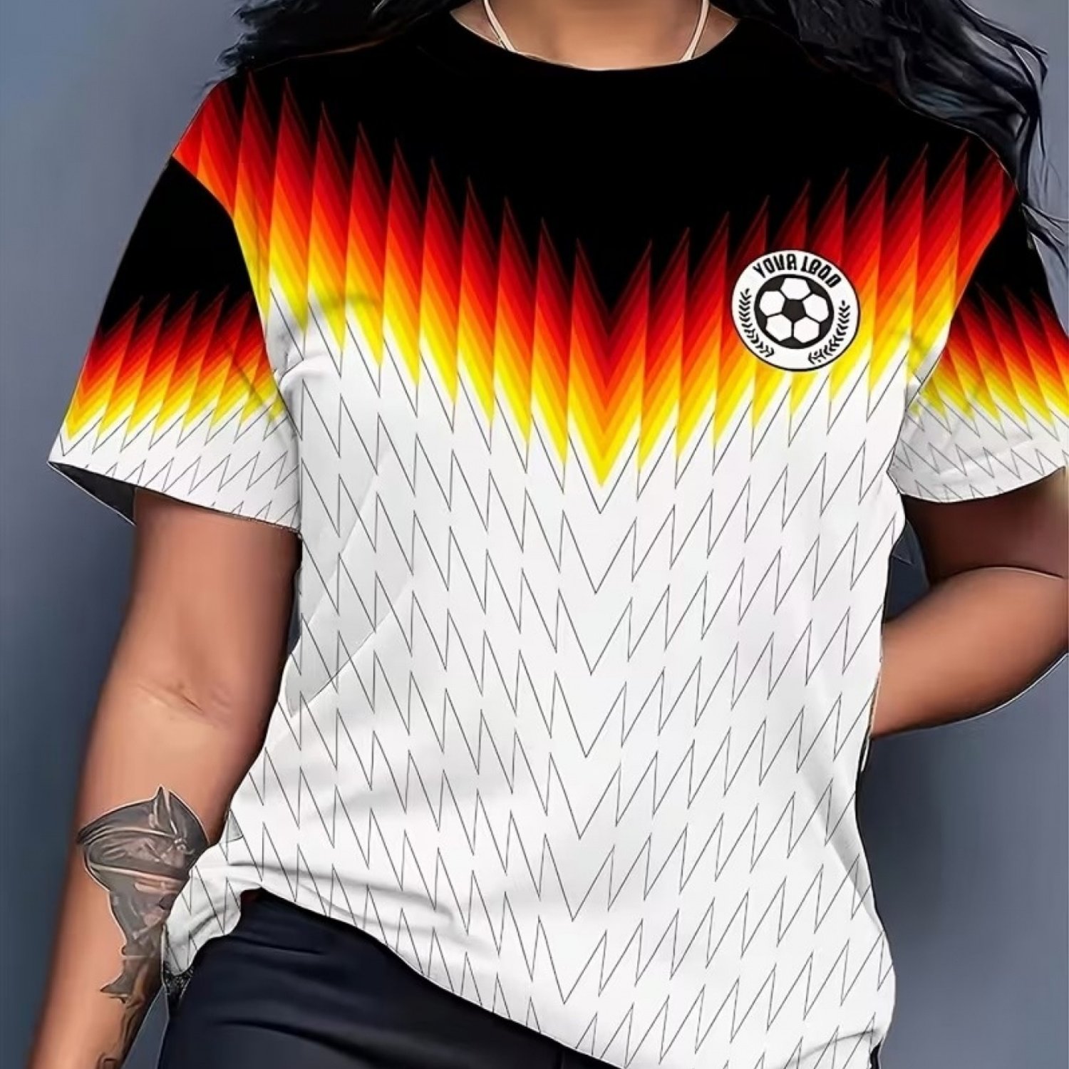 TEMU Plus Size - Fußball T-Shirt mit Flammengradient für Damen, Schwarz Rot Gelb Spikes Print, Weiß Geometrische Textur Kurzarm, Lässiges Oberteil