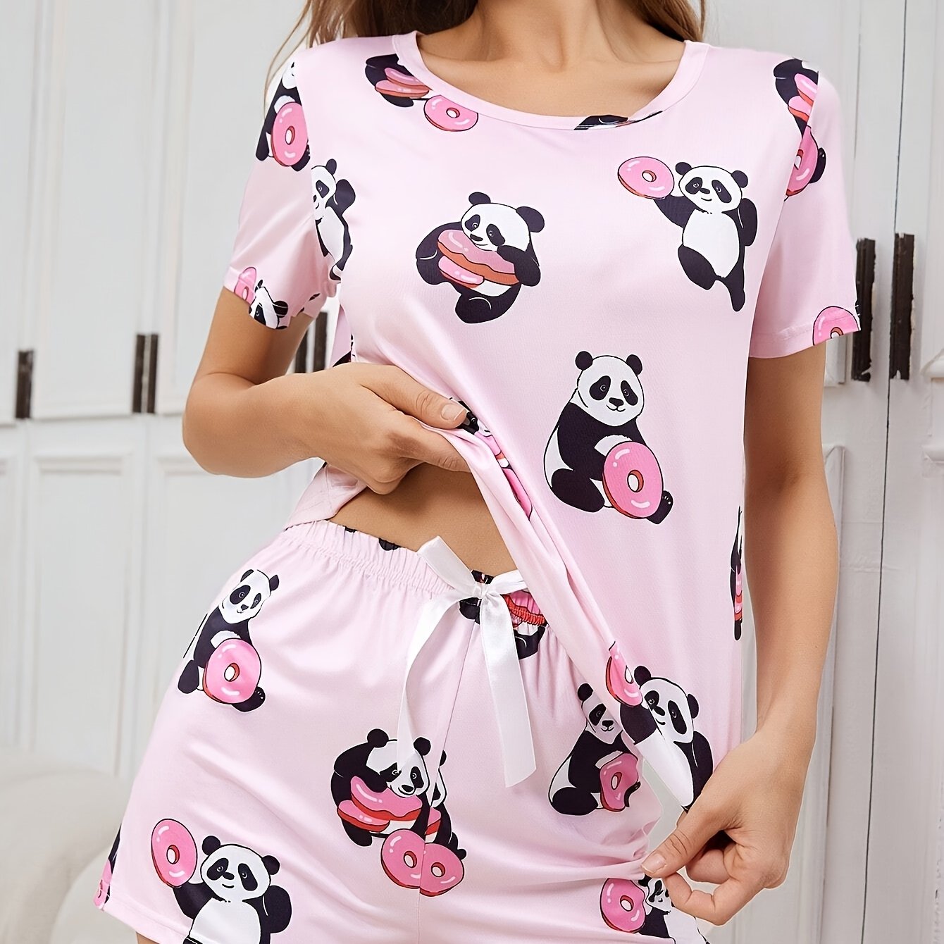 E-shop Kurzes Pyjama-Set für Damen mit Cartoon-Panda und Donut-Druck