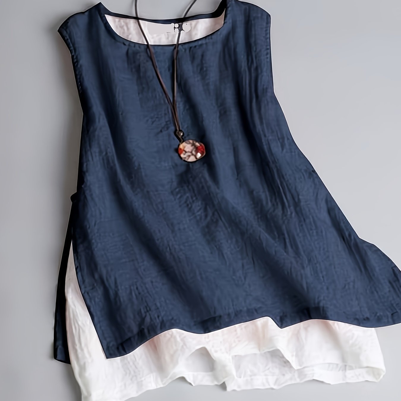 E-shop Tanktop mit Doppel-Look für Damen - Ärmelloses Sommeroberteil mit Ösen