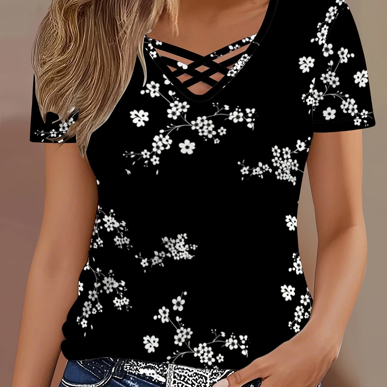 TEMU [Cible] [T-shirt Design Croix Élégant] -shirt d'été Croix Col en V Femme Manches Courtes Coupe Slim Sexy Bas Décolleté
