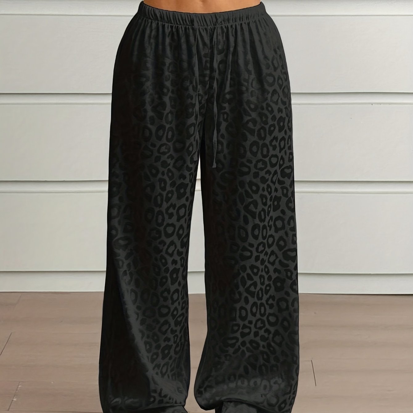 E-shop ZD1019201 Damen Freizeit Hose im Directional Style mit schwarzen Leopardenmuster, Kordelzug, lockerer weitem Bein, Herbst