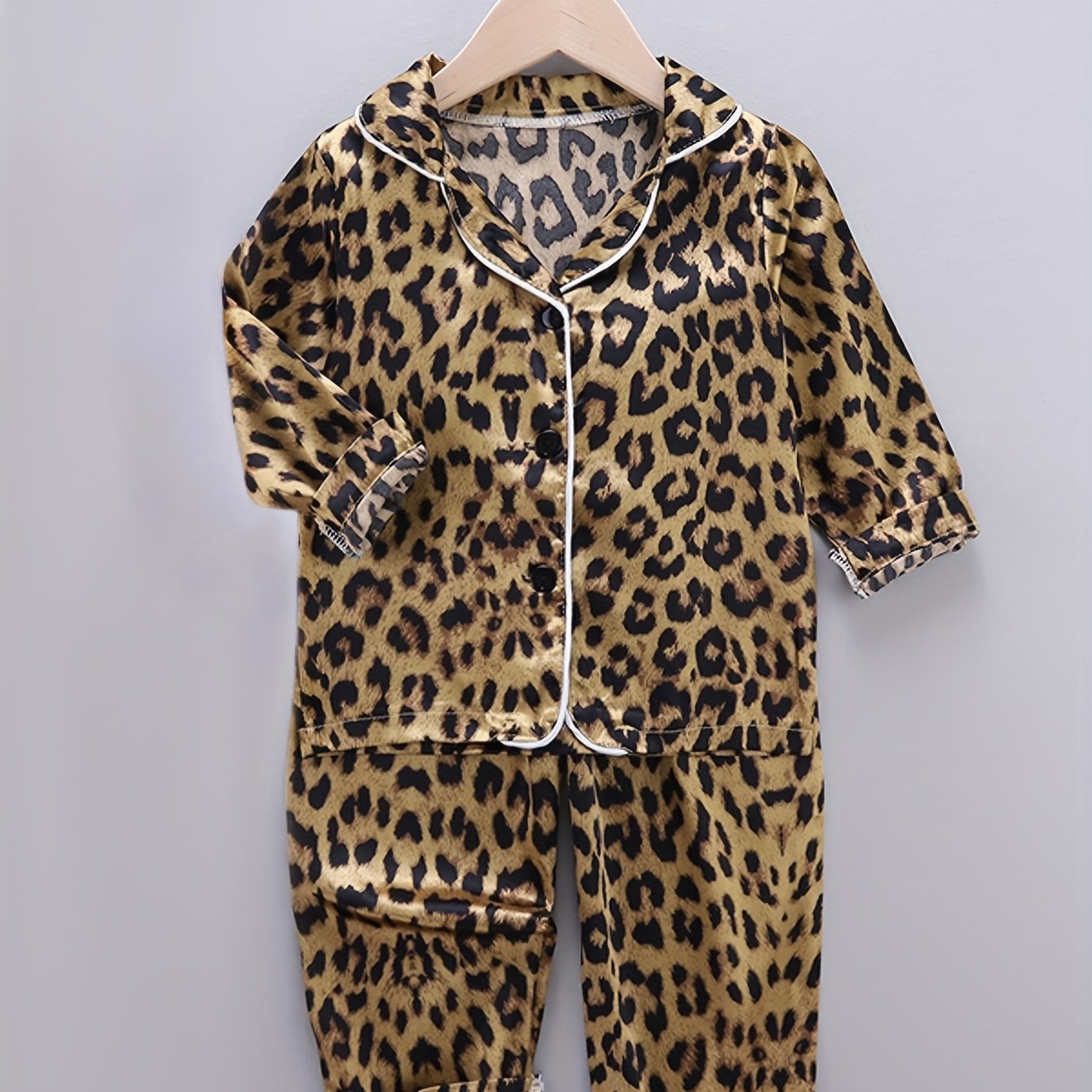 Soft And Comfortable Leopard Print Pajamas With Front Buttons, Long Sleeves, Elastic Waistband, And Long Pants For .