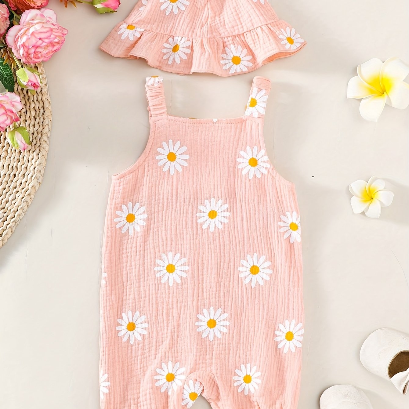 2pcs Set: Children's Little Chrysanthemum Print Double-sided Crinkle Romper Shorts With Shorts And Hat, Sweet, Cute, Simple For Daily Wear, Perfect For Outdoor