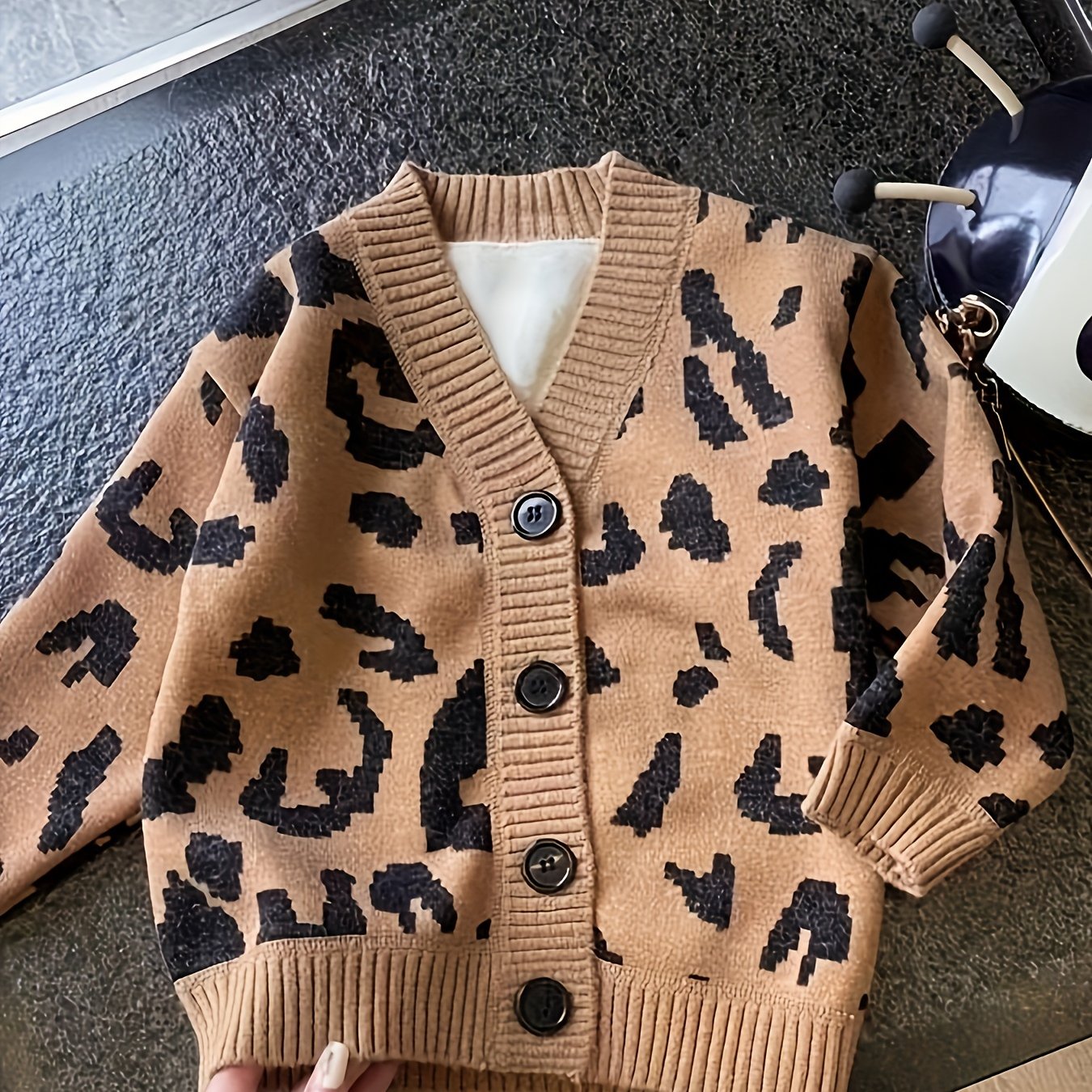 Image of 2024 Children's Autumn/winter Plush-lined Thickened Warm V-neck Leopard Print Knit Cardigan Sweater
