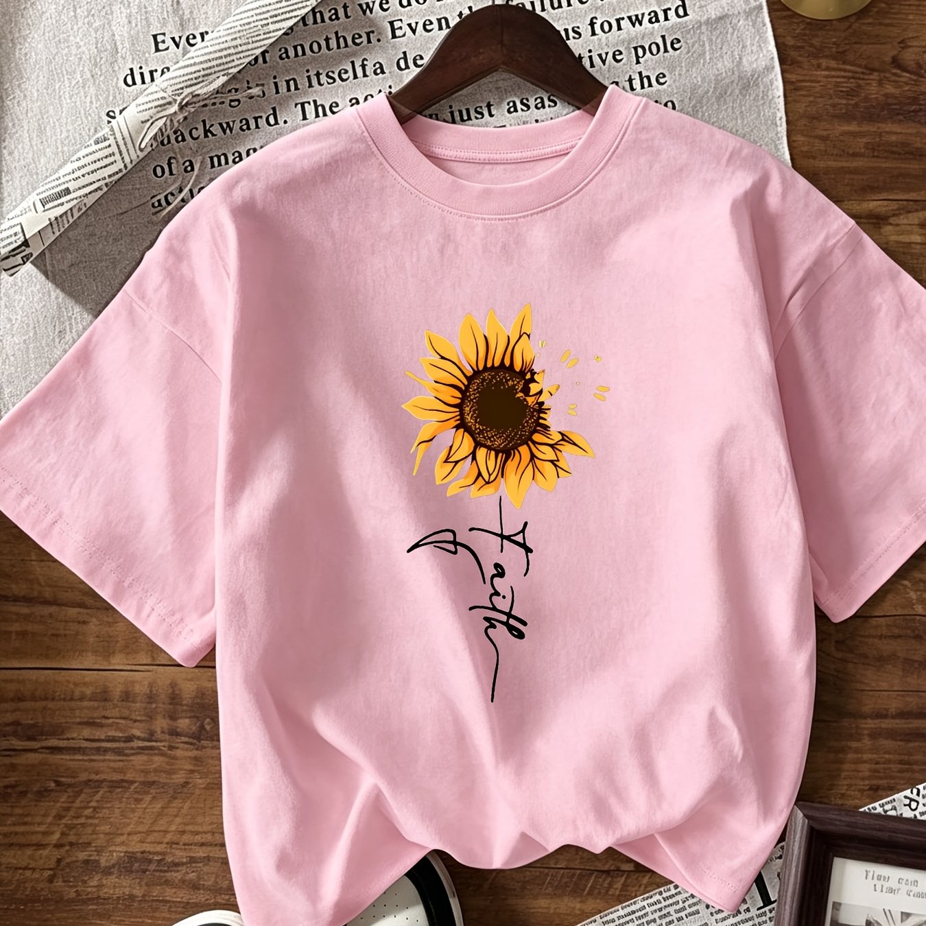 Women's Faith-based Sunflower & 'faith' Letter T-shirt - Loose Fit Short Sleeve Round Neck Casual Top, -line Regular Fit Suitable For , Church Outfits, Casual Attire & Gift