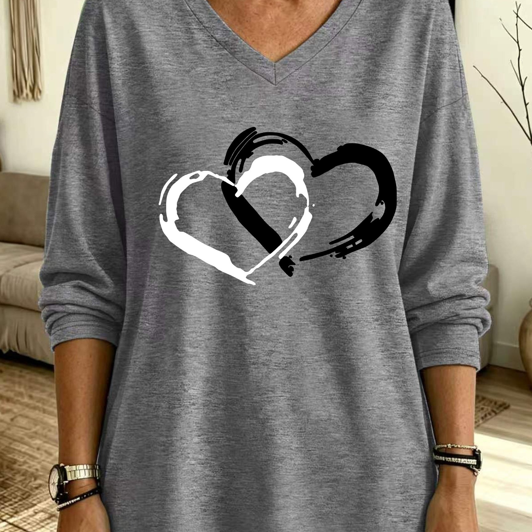 TEMU T-shirt grande taille pour femme, ample, à manches longues et col en V, avec imprimé de cœurs superposés peints à , un haut ample à , un t-shirt