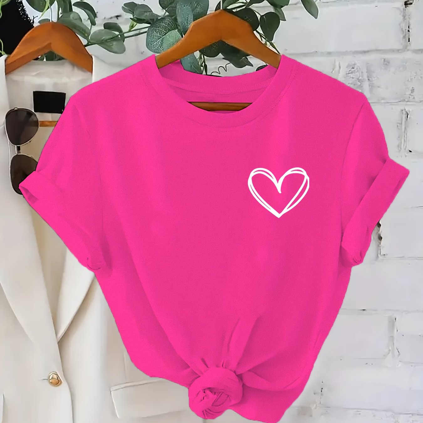 E-shop Damengrau Minimalistisches T-Shirt – Elegantes Alltags-Sommeroberteil, Weicher Atmungsaktiver Stoff für Casual & Formelle Outfits –