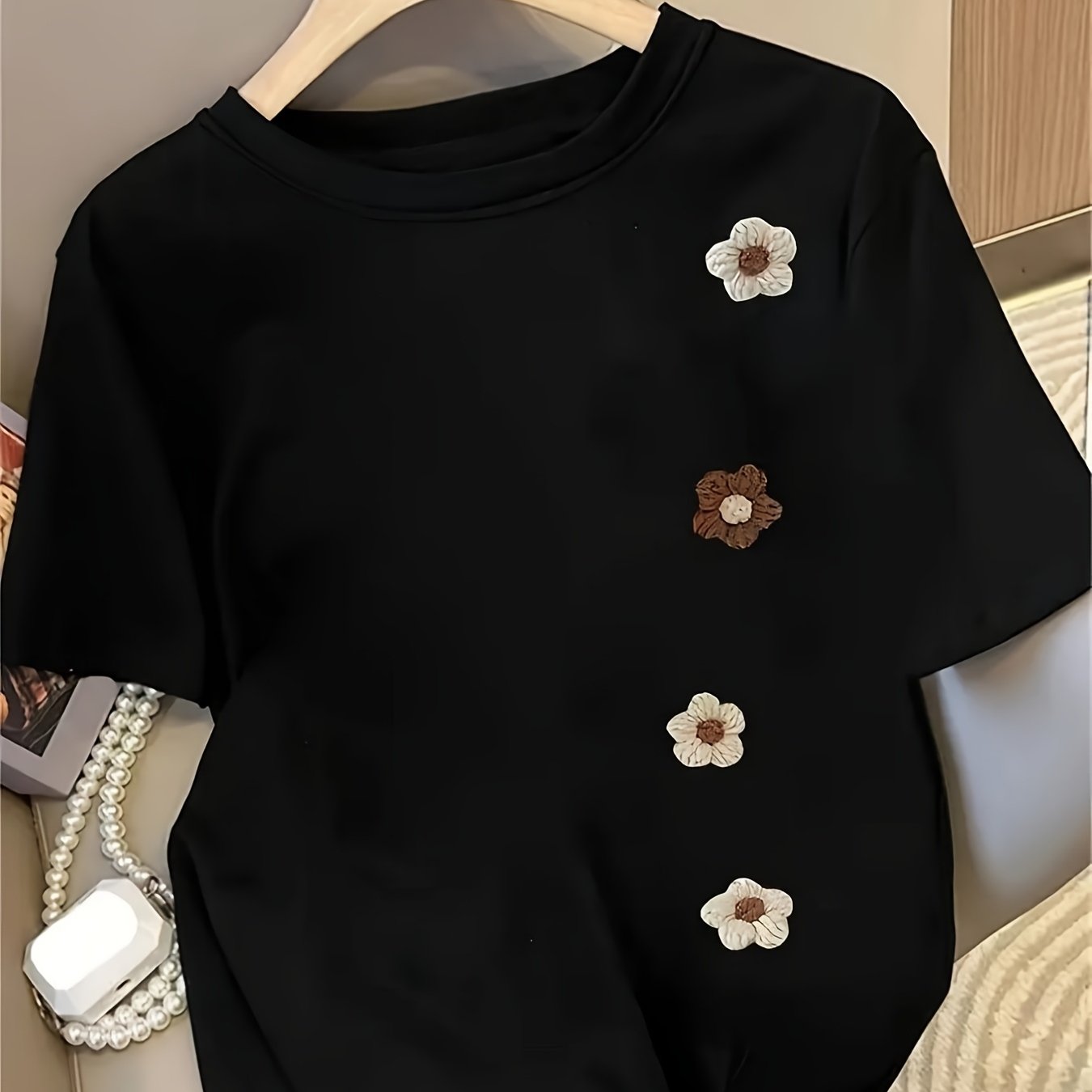 TEMU Women's Floral Embroidered Crew Neck T-shirt For Casual Outfits And Summer Wear, Crew Neck Short Sleeved Top Suitable For , Casual And Versatile