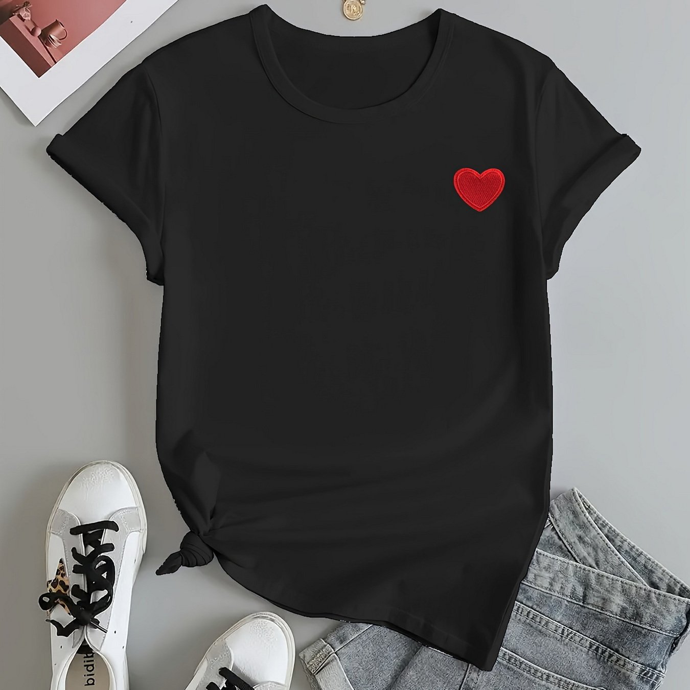 Casual Women's 180g Black Short Sleeve Crew Neck T-shirt With Heart Embroidery, Soft And Comfortable Graphic Tee For Daily Wear, Stylish Women's Printed , Spring And Summer Outfits