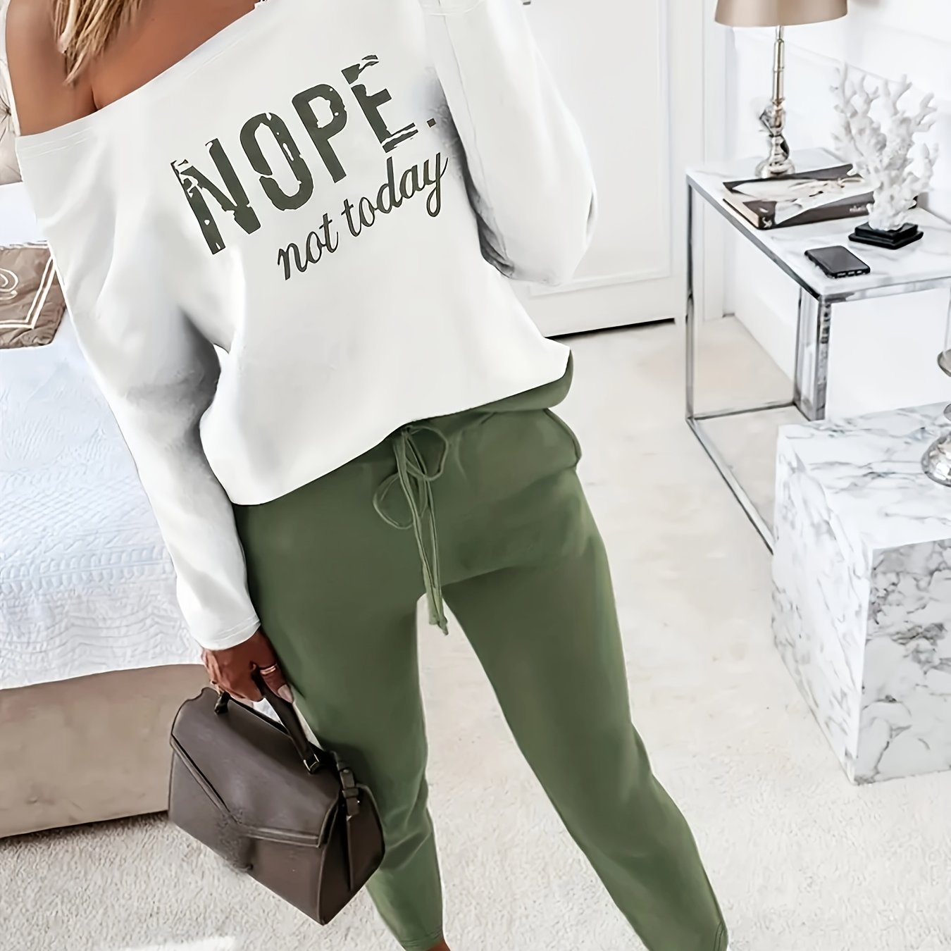 E-shop Lässiges T-Shirt mit langen Ärmeln und Buchstabenprint sowie Hose im Set, 2-teilig