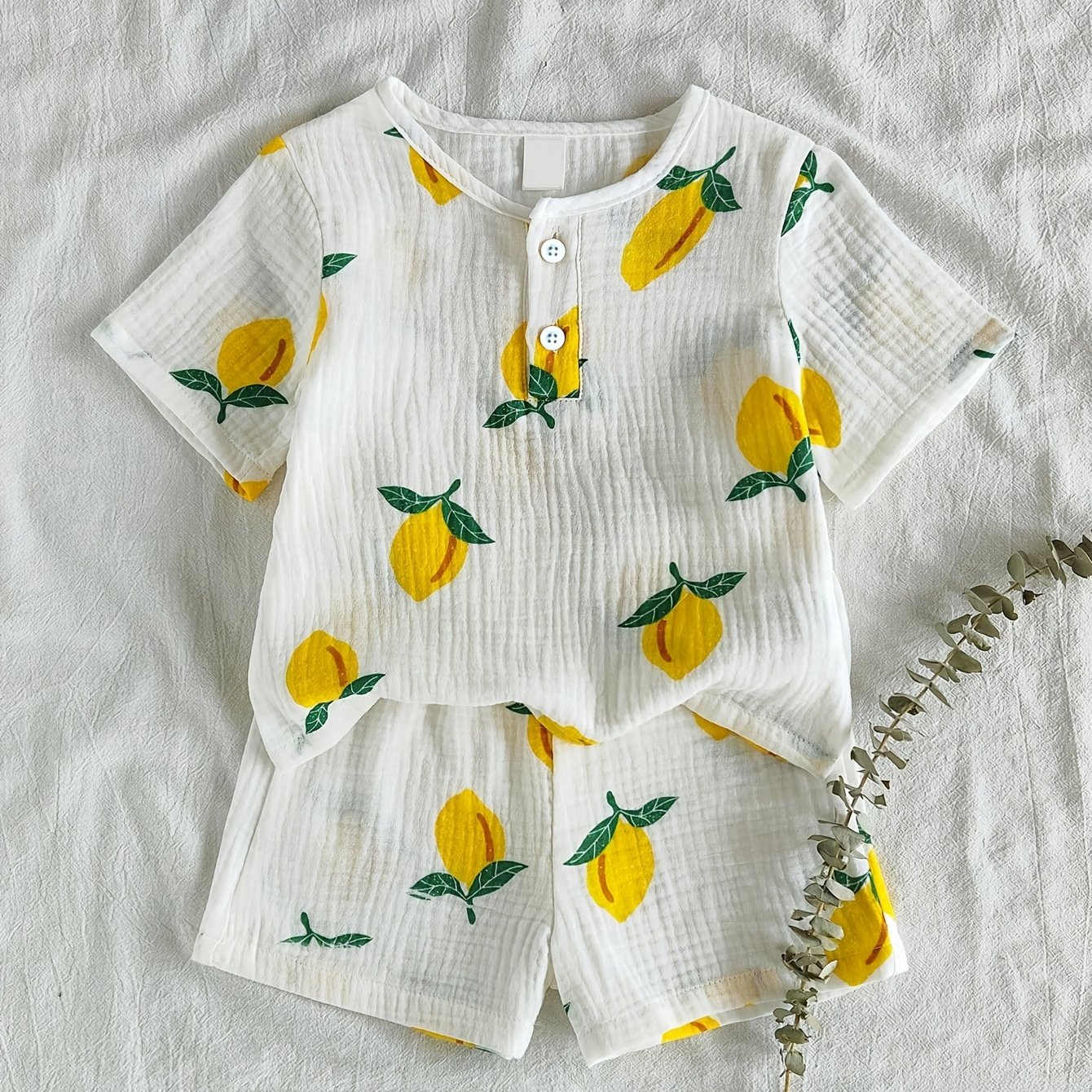 Image of Boys' 2pcs Summer Outfit: Lemon Fruit Pattern Half-open Collar Short Sleeve T-shirt + Elastic Waist Casual Shorts Set, Perfect For Outdoor