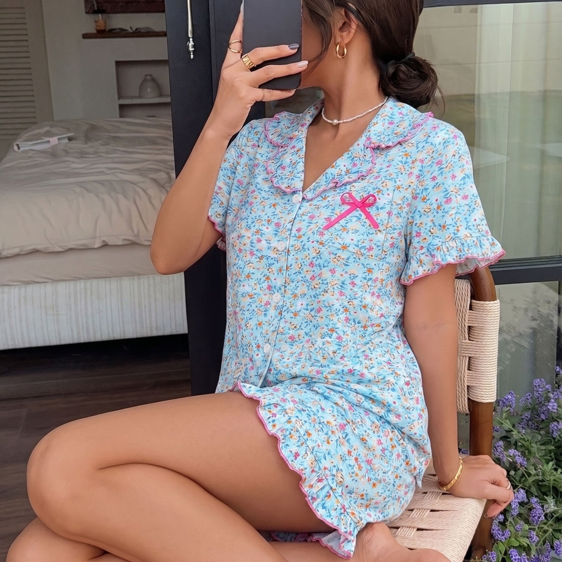 TEMU Ensemble de vêtements de détente confortable et élégant pour femme, haut à manches courtes avec cardigan à col à volants et imprimé floral petit