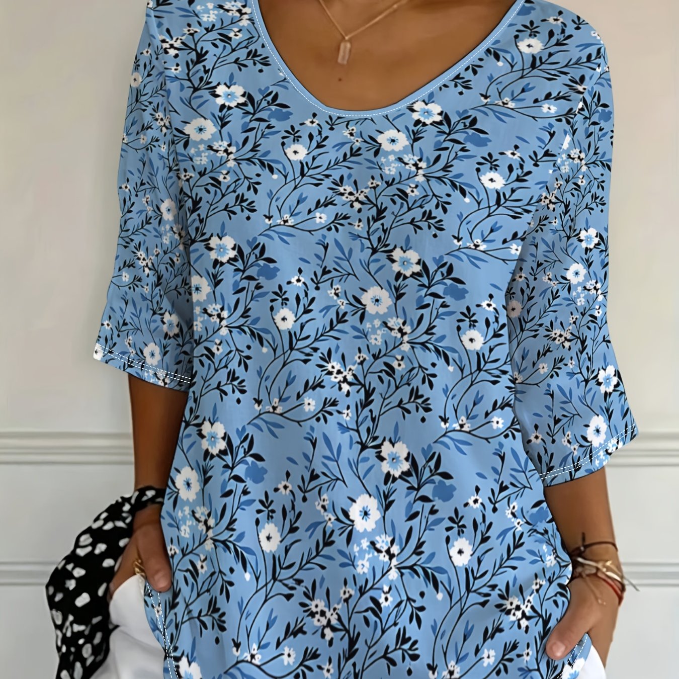 TEMU Plus Size, [printe Esign-not Texture] 2026 New Summer Size Friendly Women's Top T-shirt Slim Fit V-neck Top New European And American Women's