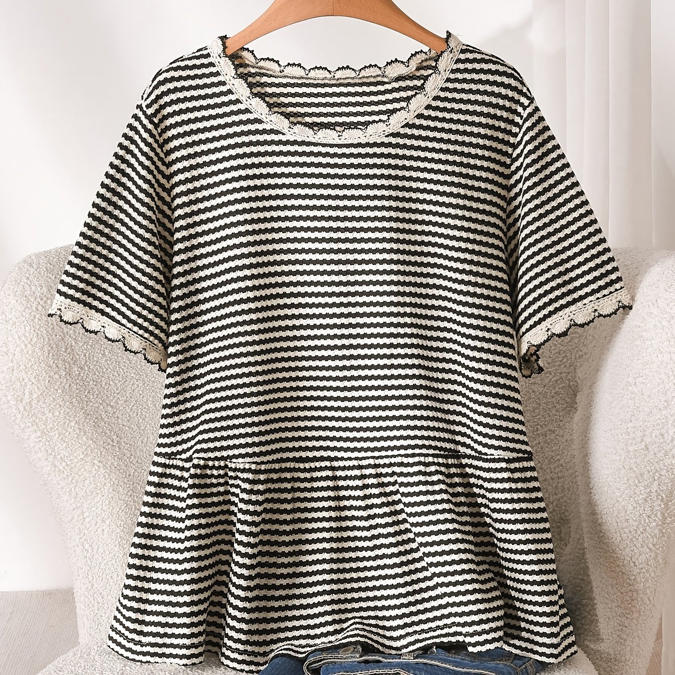 E-shop Bequemes stilvolles Damen-T-Shirt in Übergröße mit Rundhalsausschnitt, gestreiftem Design Spitzensaum, ein lässiges vielseitiges Basic-T-Shirt,