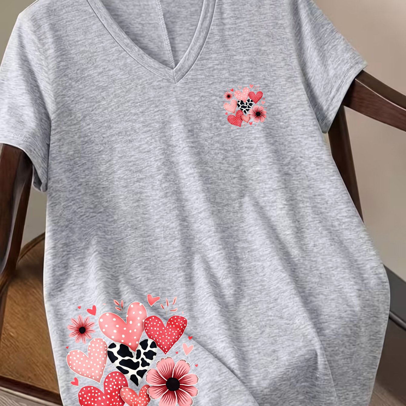 TEMU Plus Size - 1xl-8xl Plus Size - Summer Women's Plus Size Fashion V-neck Batwing Sleeve T-shirt, Super Plus Size, Polka Dot Heart And Floral ,