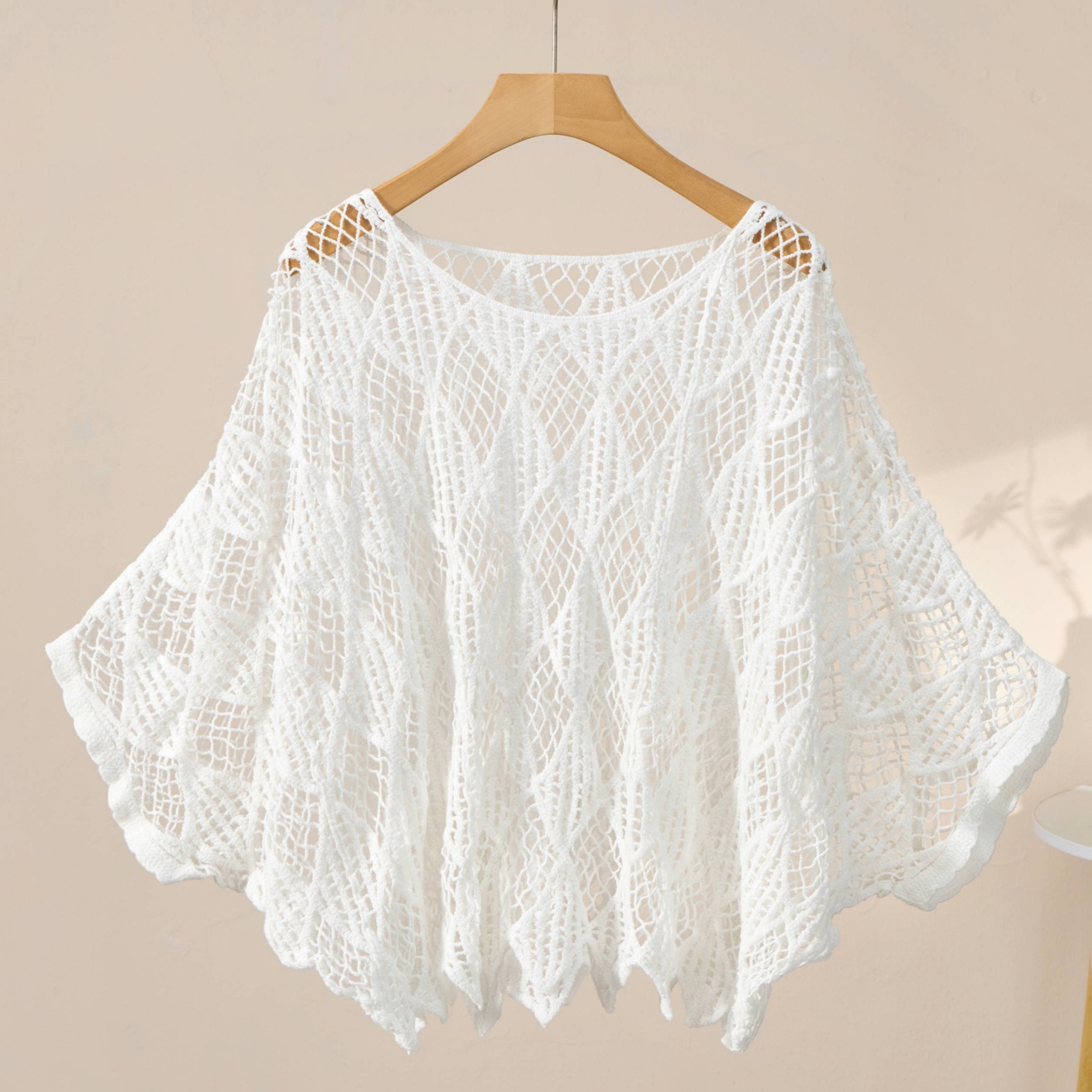 E-shop Frühlings- und Sommer Damen Strand Bohemian Style Lässiger Hohler Rundhals Pullover