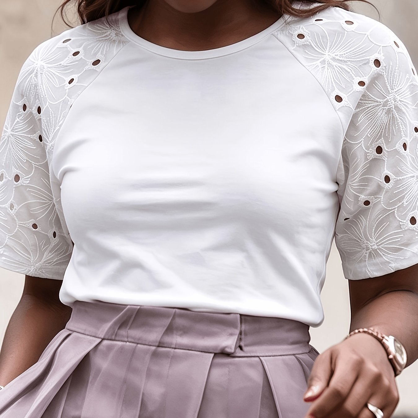TEMU T-shirt à col rond, haut à manches courtes de style avec empiècement en dentelle ajourée, coupe et polyvalente, adapté aux quotidiens / tenue