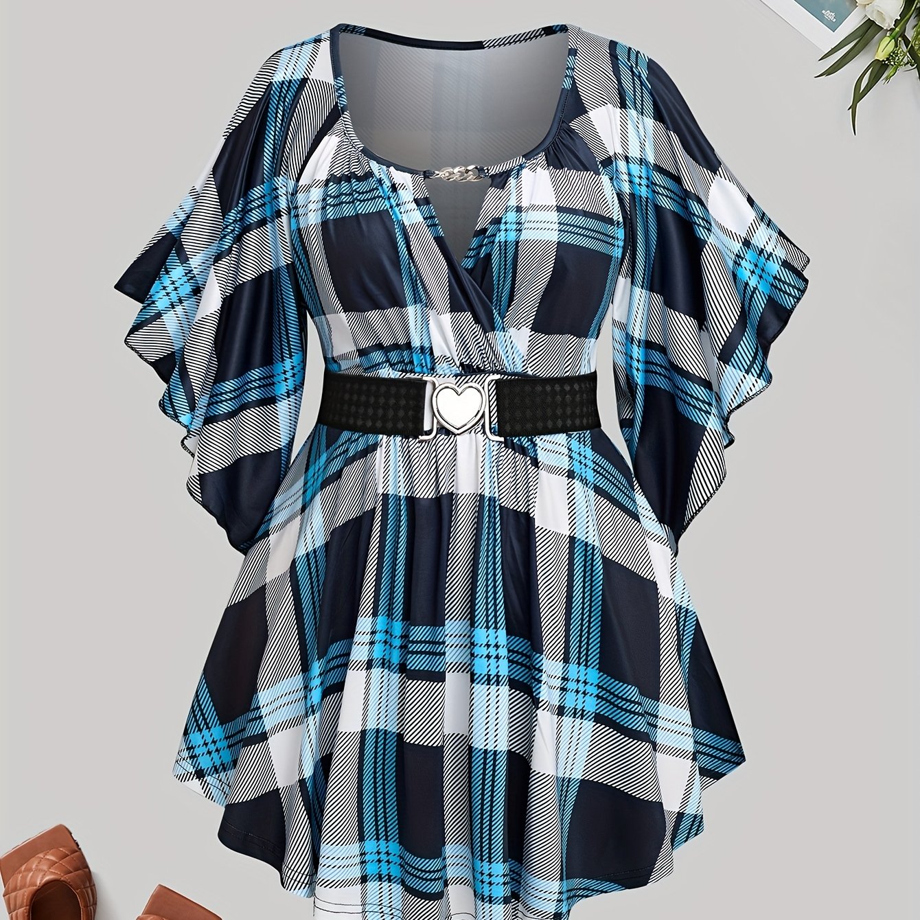 Image of Plus Size - Valentine's Day Style Plus Size Women's Metal Heart T-shirt, Casual Print Pleated Short-sleeved Belt Top Spring And Summer Dress
