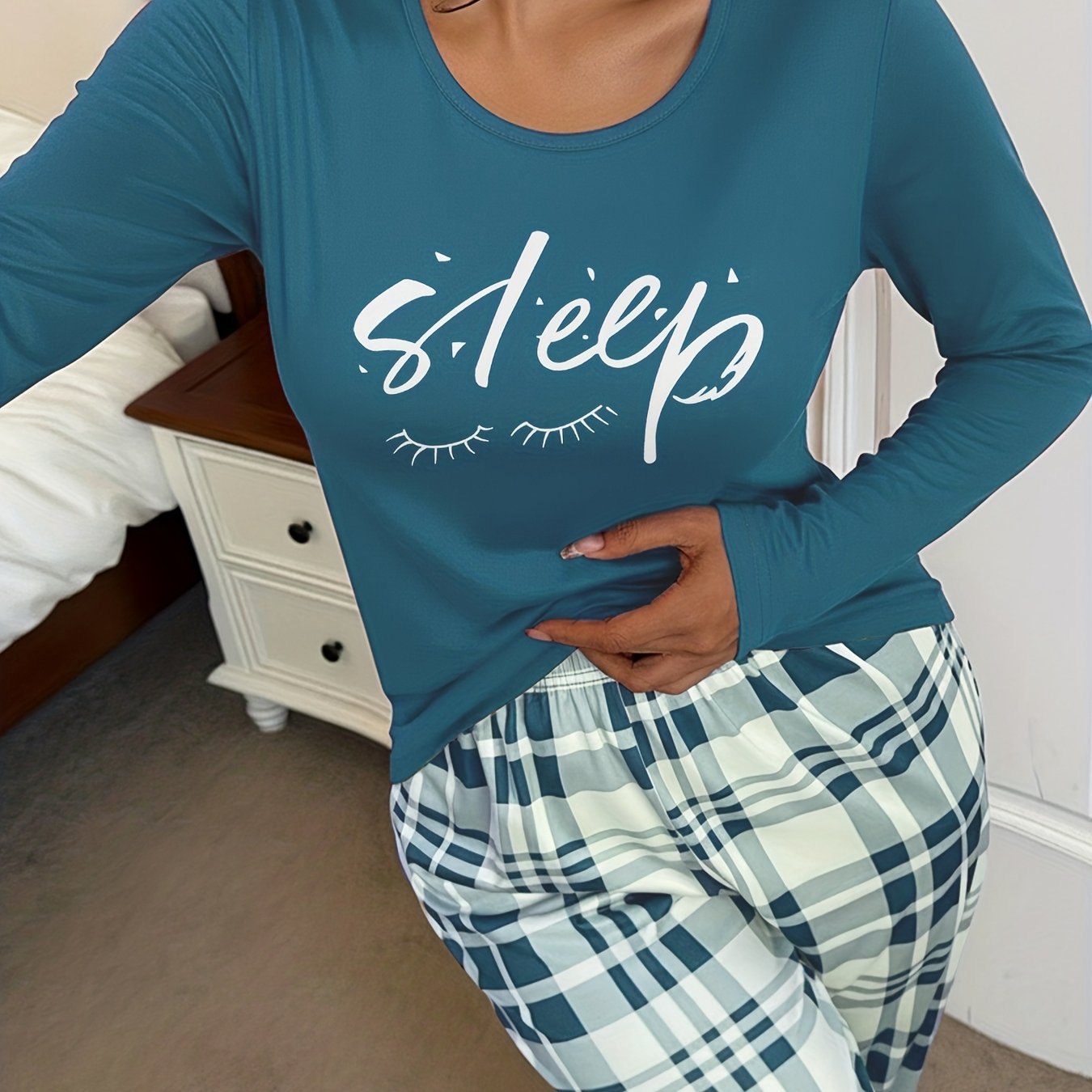 E-shop Damen Winter-Pyjama-Set mit "Sleep" Schriftzug in Petrol, Langarm Blau-Weiß Karierte Hose