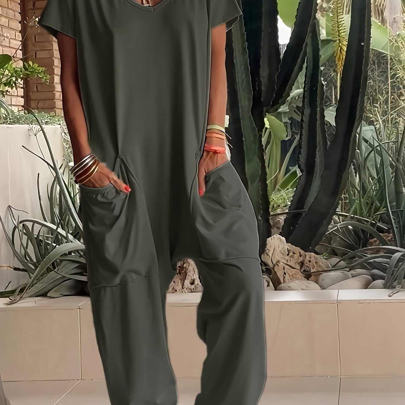 Women's Jumpsuit, V-neck Design, Short Sleeves, Large Pockets At The Legs, Casual And Comfortable Clothing Suitable For Casual Attire