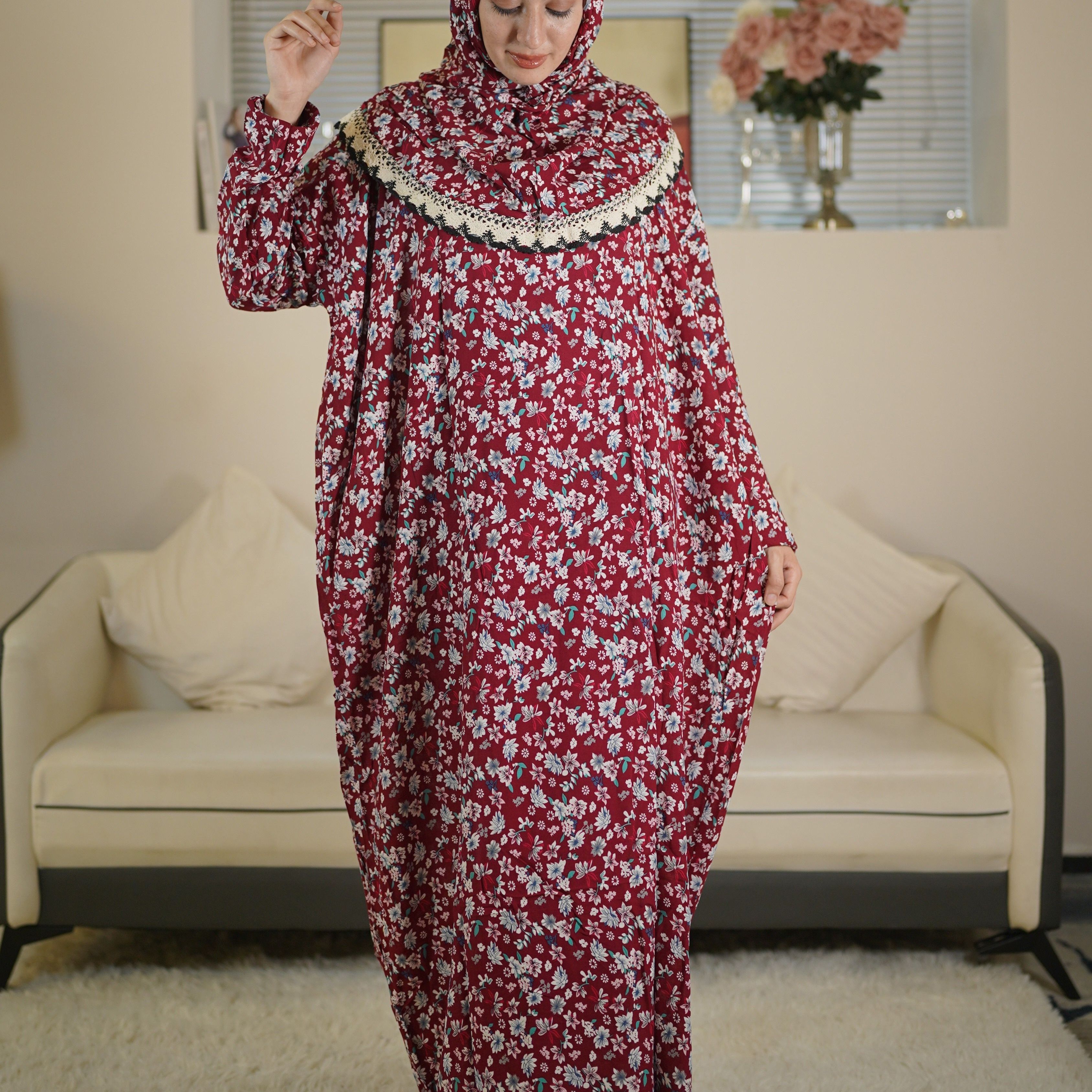 Image of New Directional Traditional Middle Eastern Clothing For Women, Featuring A Lace Hooded Robe With A Stylish Printed Dress