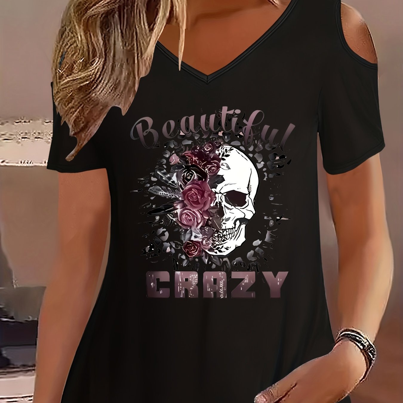 E-shop Totenkopf- und Blumendruck-Cold-Shoulder-T-Shirt, lässiges V-Ausschnitt-Kurzarm-Oberteil für Frühling und Sommer, Damenbekleidung