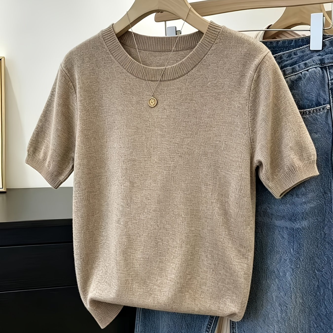 TEMU 2026 Spring/summer New Arrival Solid Color Versatile Simple Women's Sweater Top Short Sleeve, Easy Layering, Designer Style, High-end, Women's