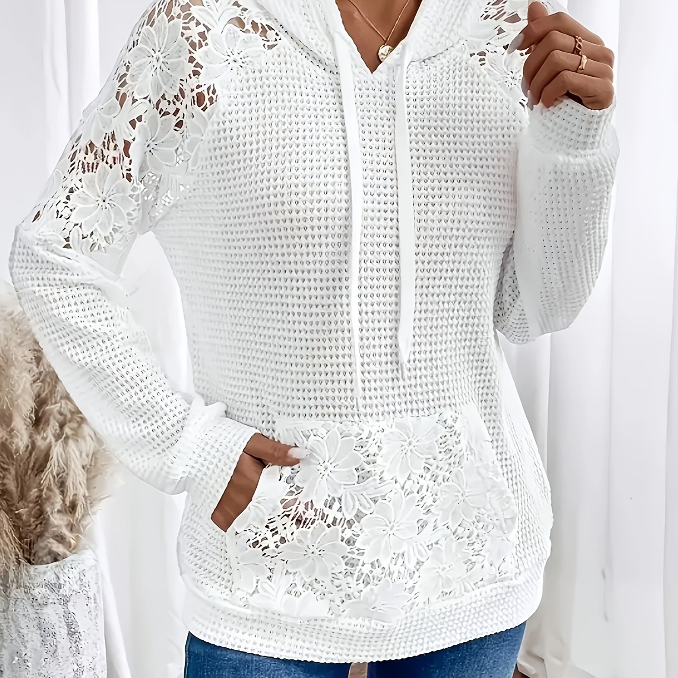 E-shop Eine einfarbige Damen-Freizeit-Langarm-Hoodie mit Spitzeneinsätzen und einem halbtransparenten Design