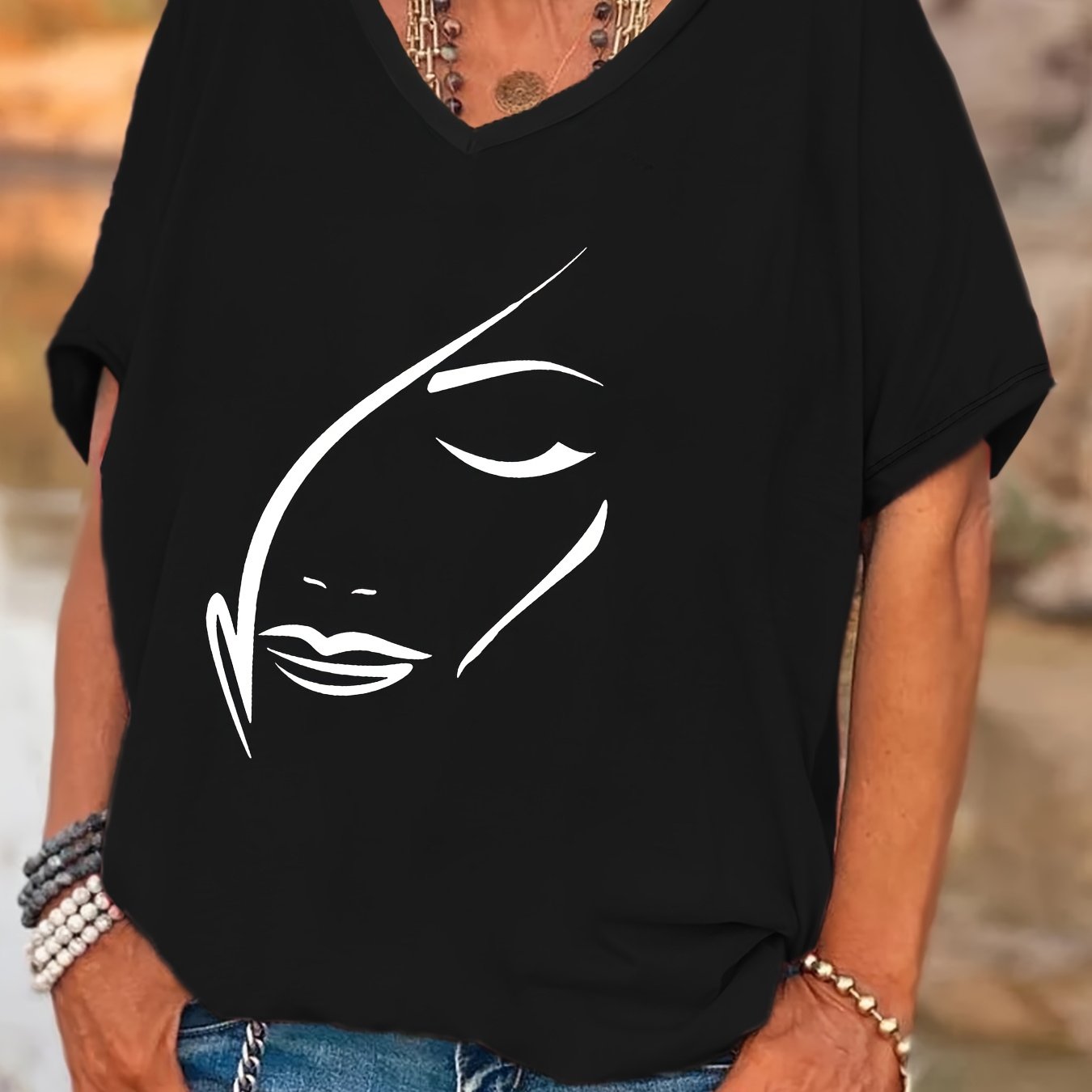 Plus Size, Plus Size Women's V-neck Batwing Sleeve T-shirt - Minimalist Line Art Print, Loose Fit, Machine Washable Top, Relaxed Fit, Breathable Fabric, Oversized Tee, Curvy Fashion