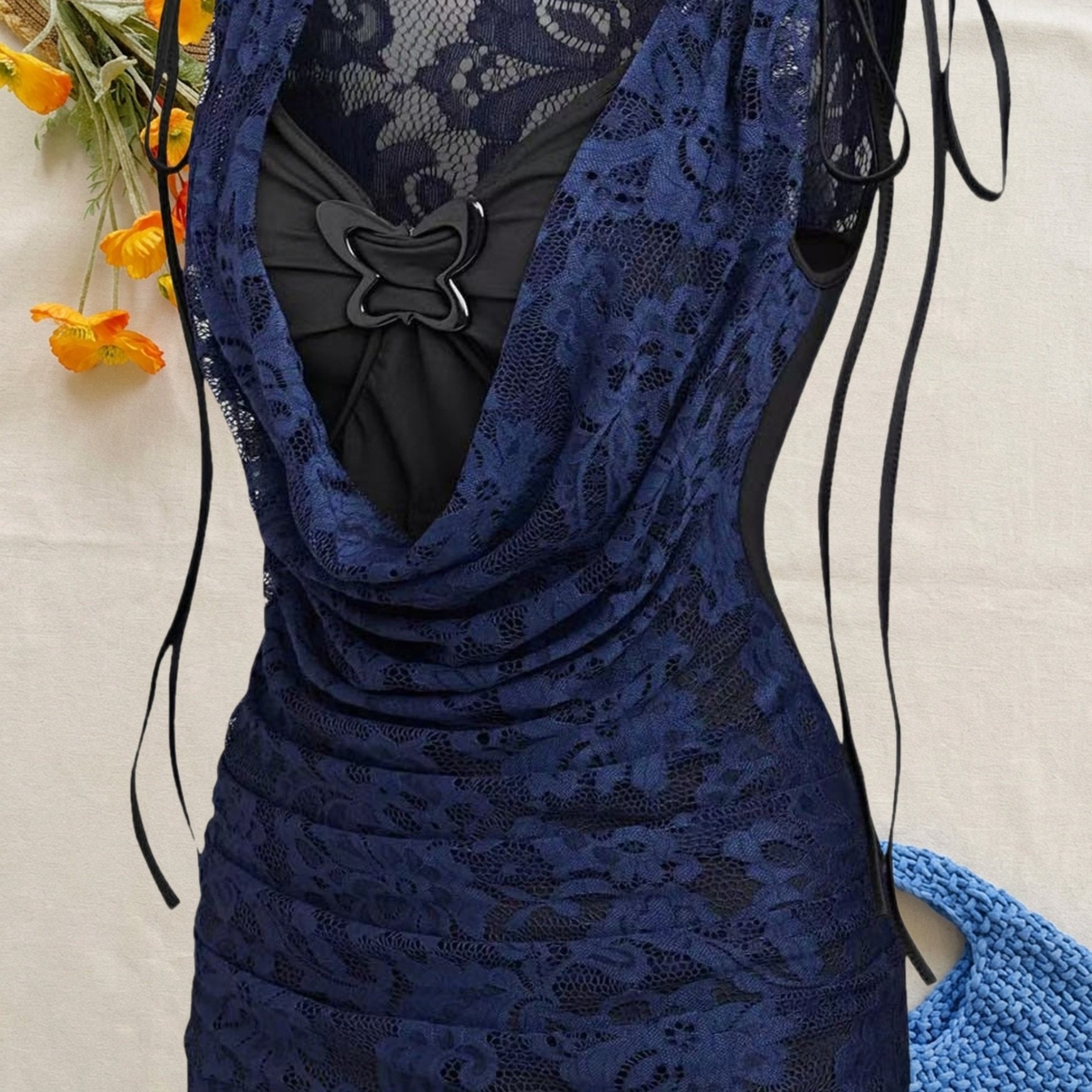 E-shop Damen Träger-Tanktop mit über der Schulter zu bindendem Kordelzug, ärmellos mit Schmetterlings-Druckknöpfen, Spitzen-Color-Block