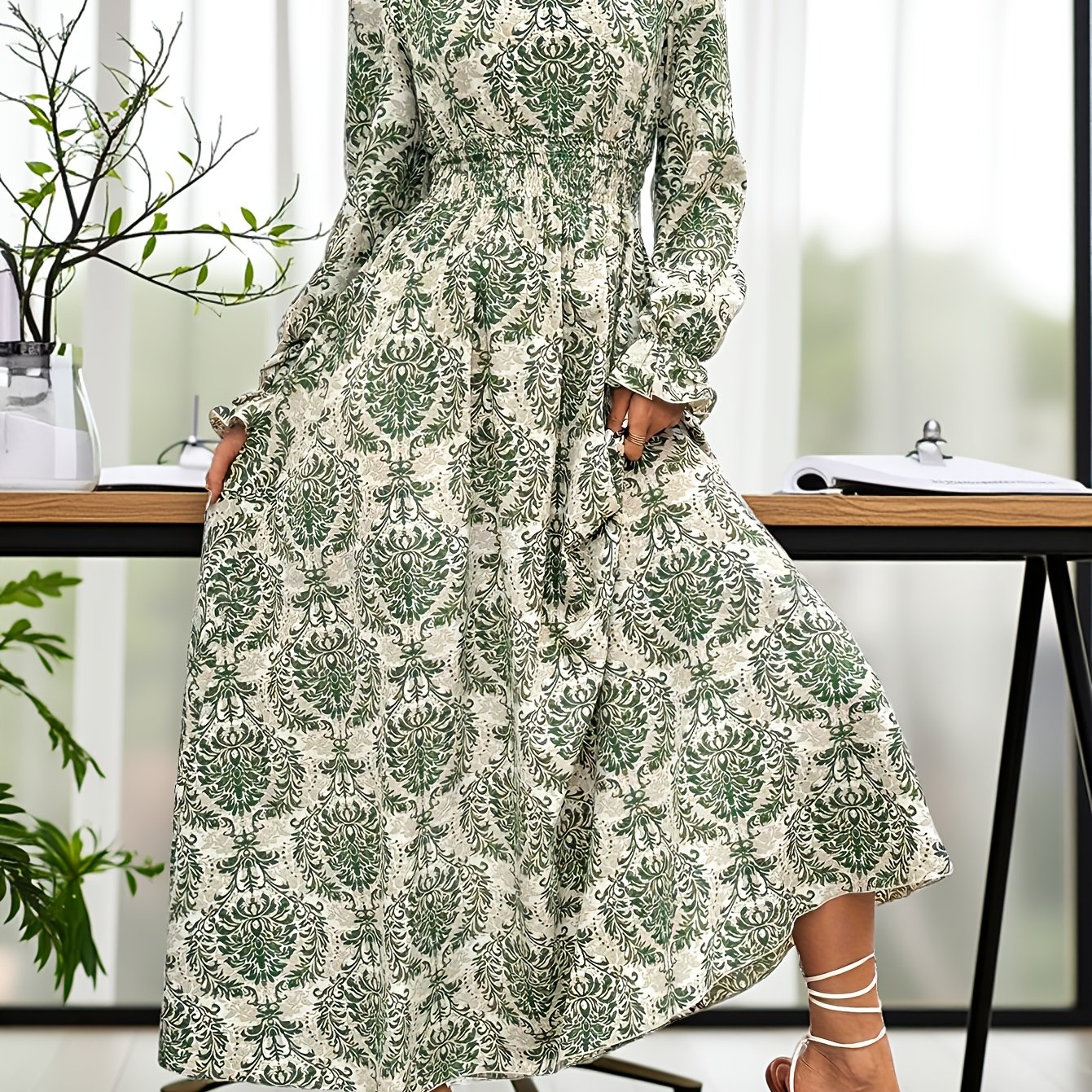 Image of In-stock Autumn New Women's V-neck Printed Slim- Long Sleeve Flared Dress