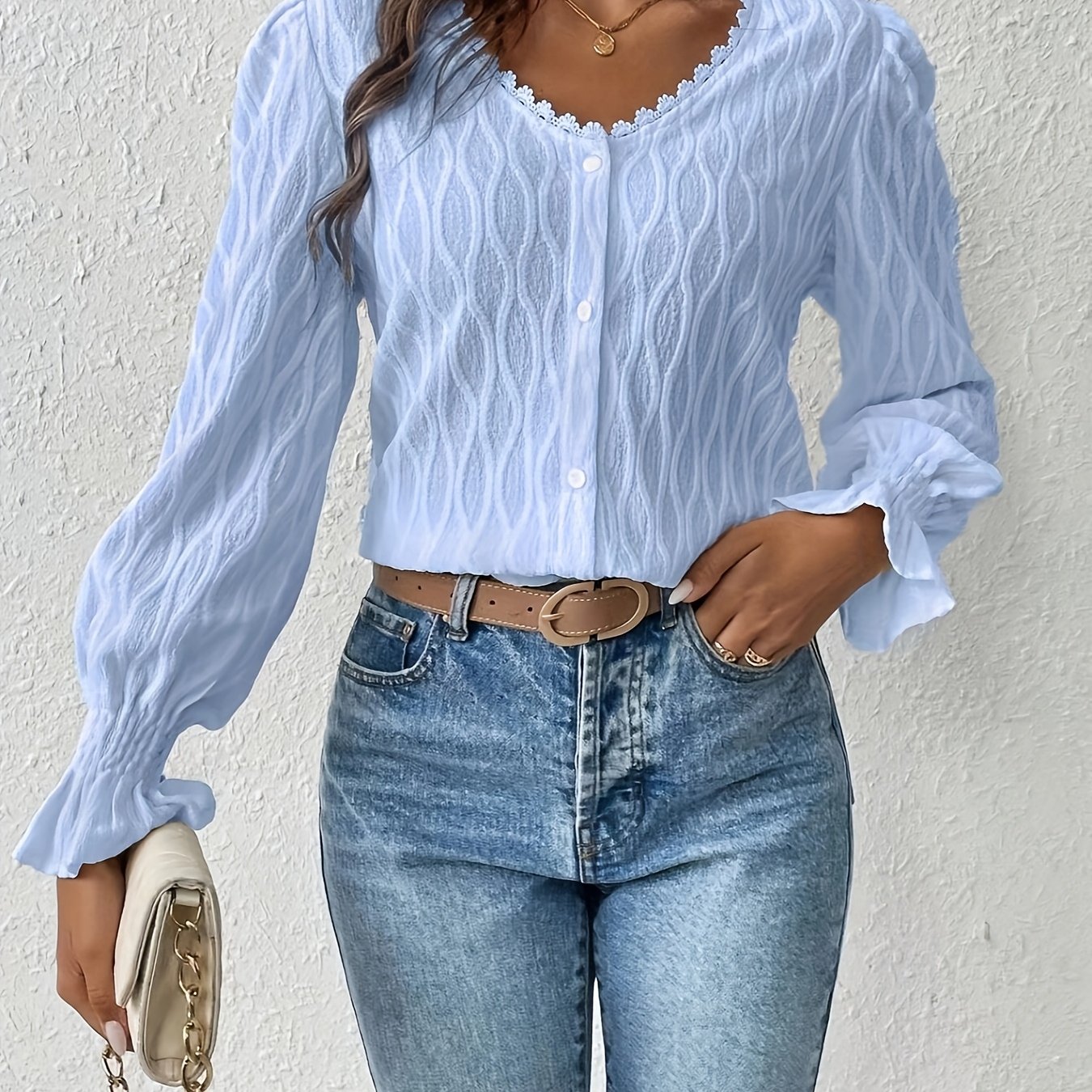 E-shop Elegante V-Ausschnitt Guipure Spitze Besatz Flounce Ärmel Knopf Lange Ärmel Bluse Ausgehen Tops