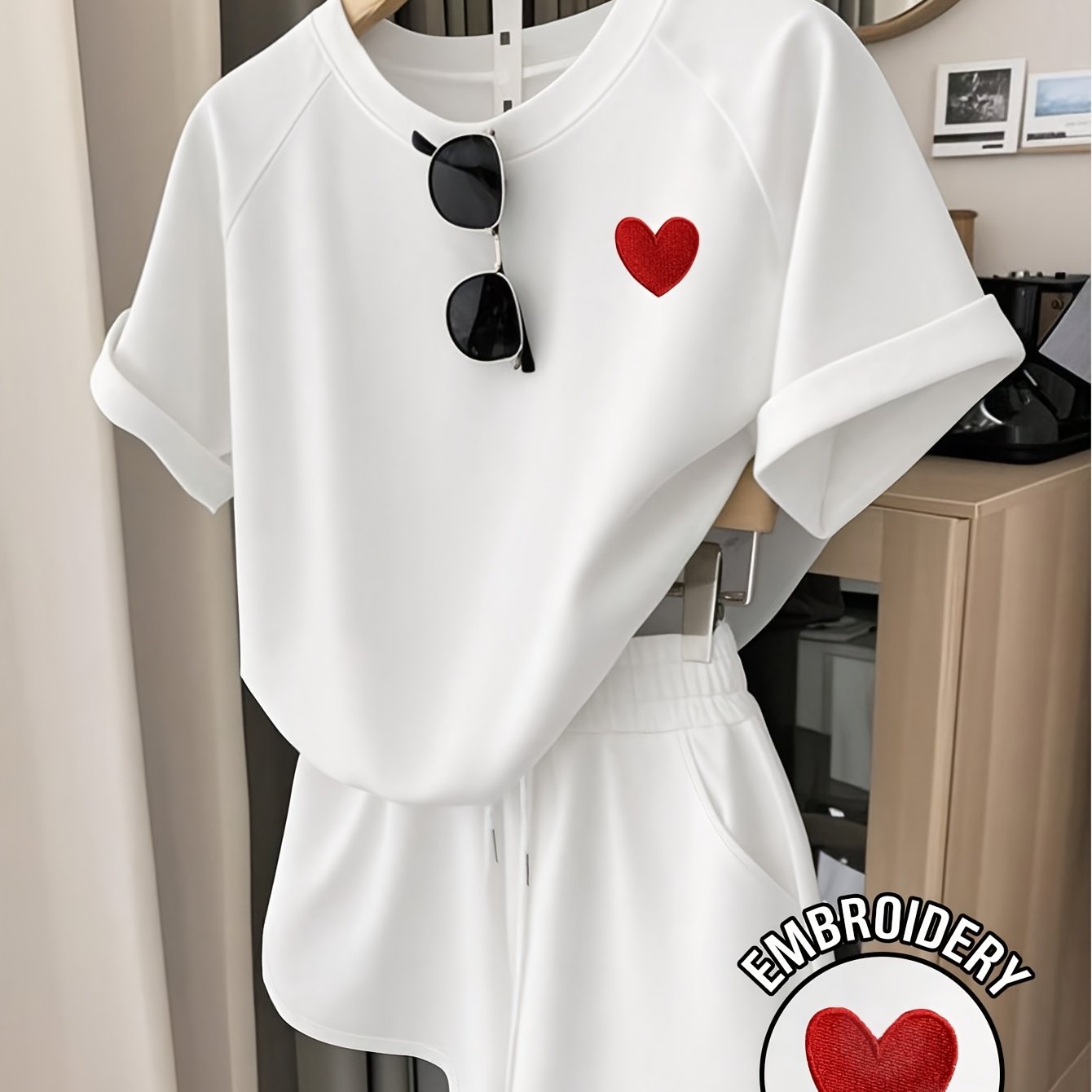 E-shop 2-teiliges Damen-Set mit Herzdruck und schulterfreiem Cut, lässiges, locker sitzendes Rundhals-T-Shirt mit kurzen Ärmeln, modisches 2-teiliges