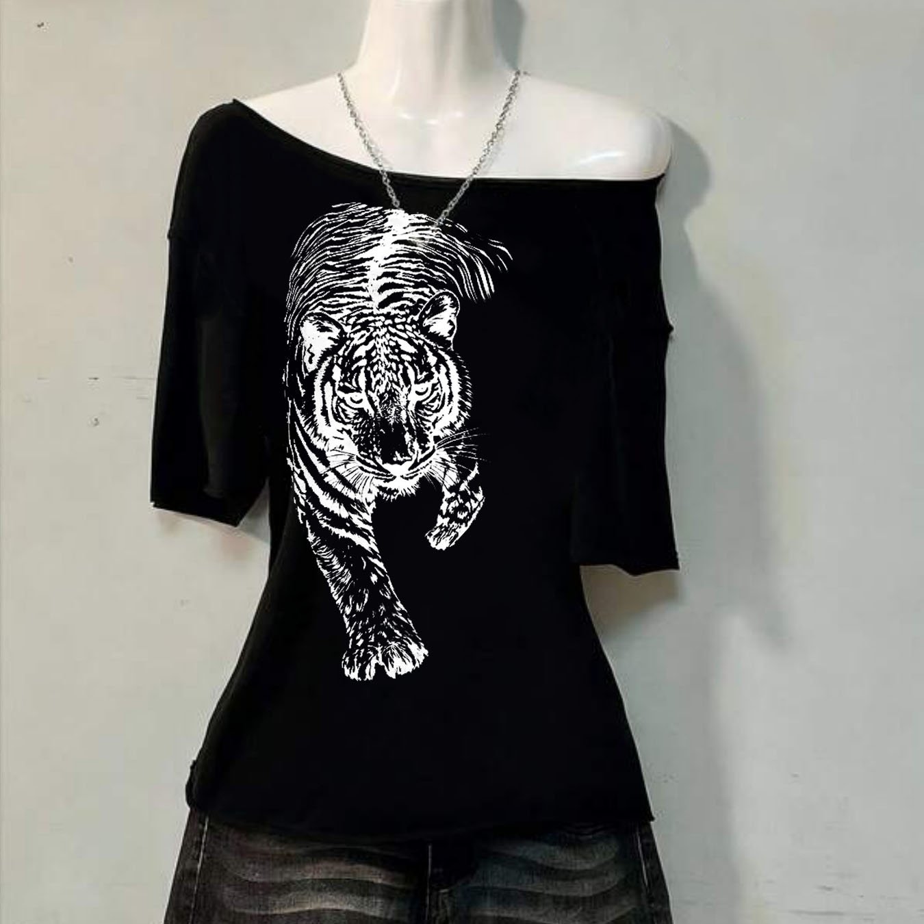 TEMU Fashionable Elegant Cartoon Painting Pattern Tiger Print Off-shoulder Women's Short Sleeve Top, Casual Blouse, Casual Relaxed Style