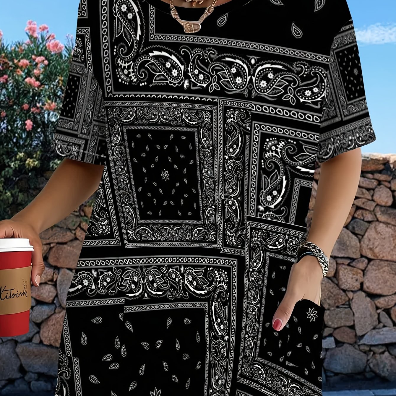 TEMU 1pc Black Bandana Print Loose Fit Short-sleeve T-shirt With Pocket, Ideal For Daily Commuting, Campus Life, Casual Gatherings, Beach Vacation, ,