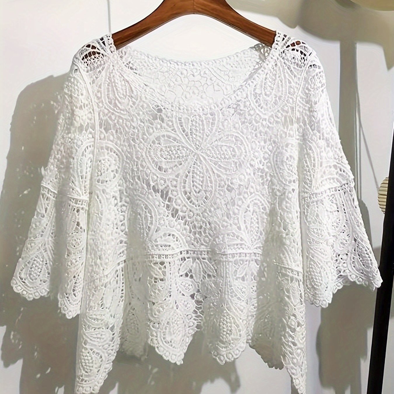 E-shop Frühlings- und Sommer Damen Bohemian Style Lässiger Süßer Hohler Rundhals Kurzarm Pullover