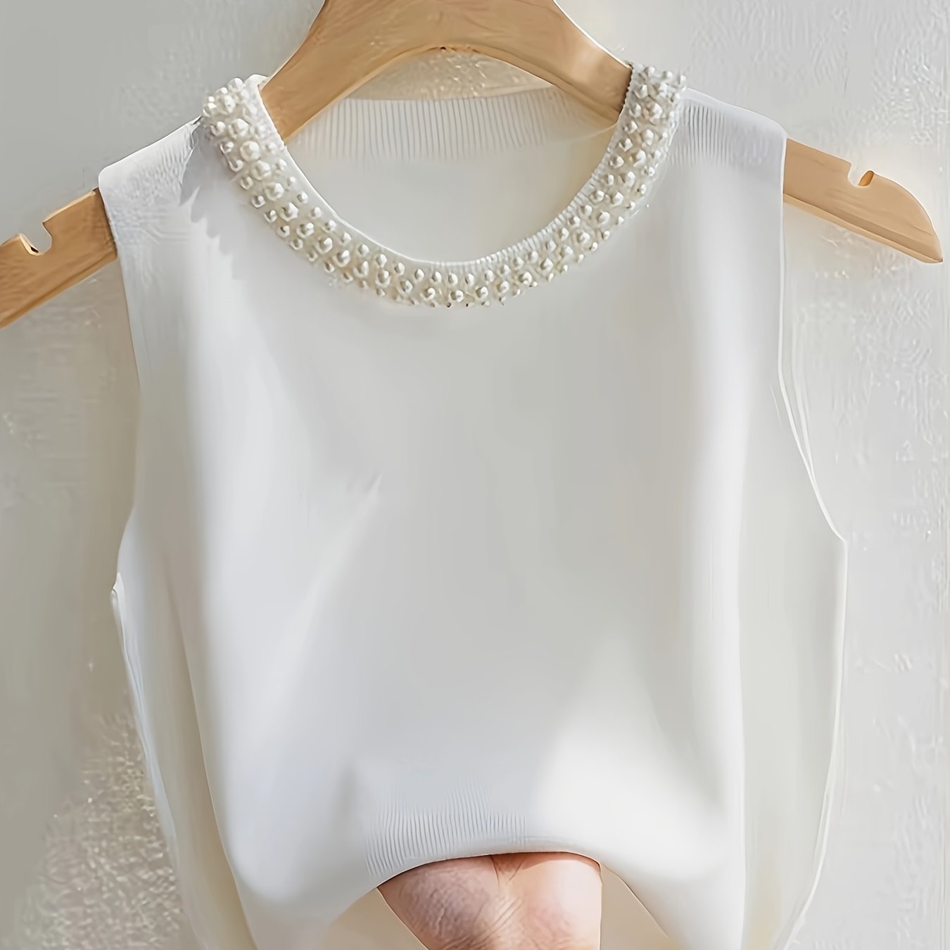 Of Solid Color Pearl-embellished Round-neck Women's Vest