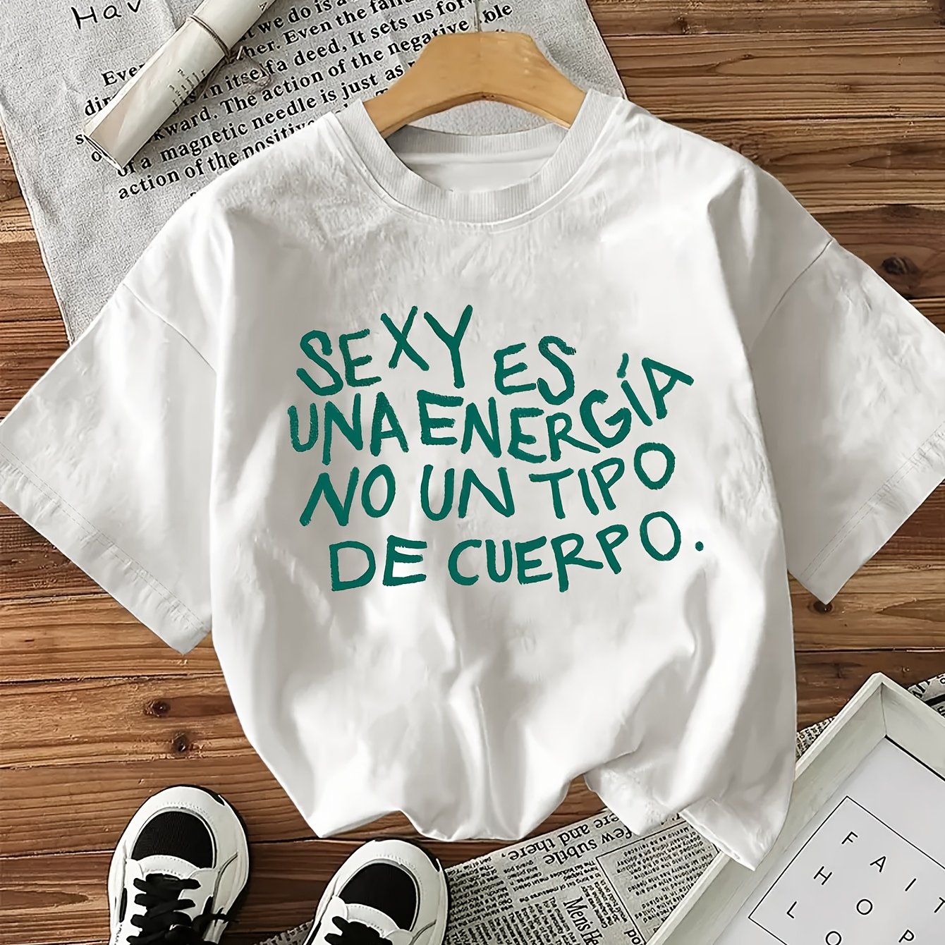 TEMU Camiseta casual para mujer con cuello , divertidas frases y diseños de graffiti