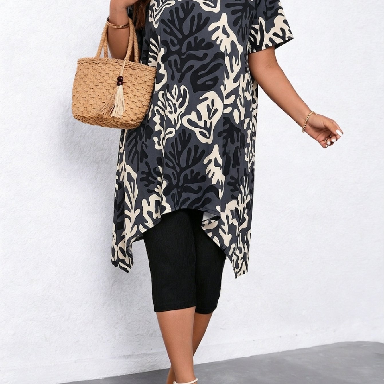 TEMU Plus Size - Flat Print Gray Tone Plant Silhouette Loose Plus Size Top, Retro Artistic Sense With A Relaxed Atmosphere, Breathable And