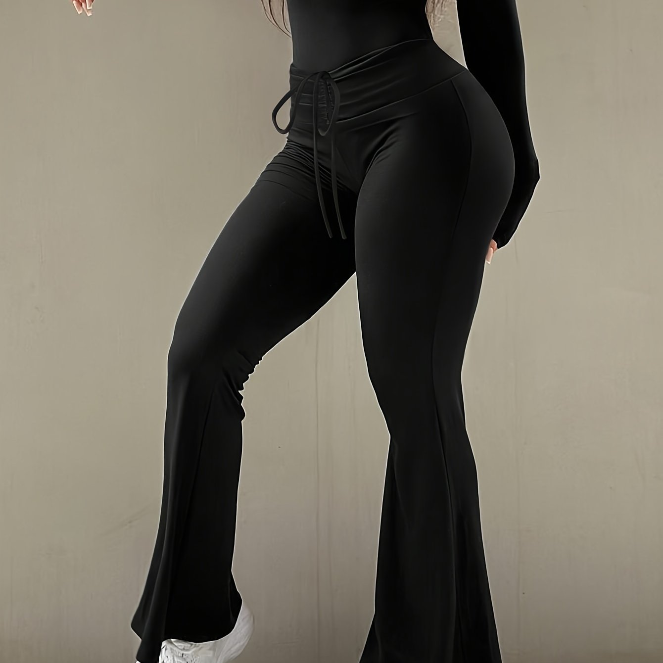 E-shop Damen Schwarze Weitgeschnittene Cargo-Hose - Hose mit Mehreren Nutzertaschen & Geradem Schnitt für Arbeitskleidung, Casual & Professionelle
