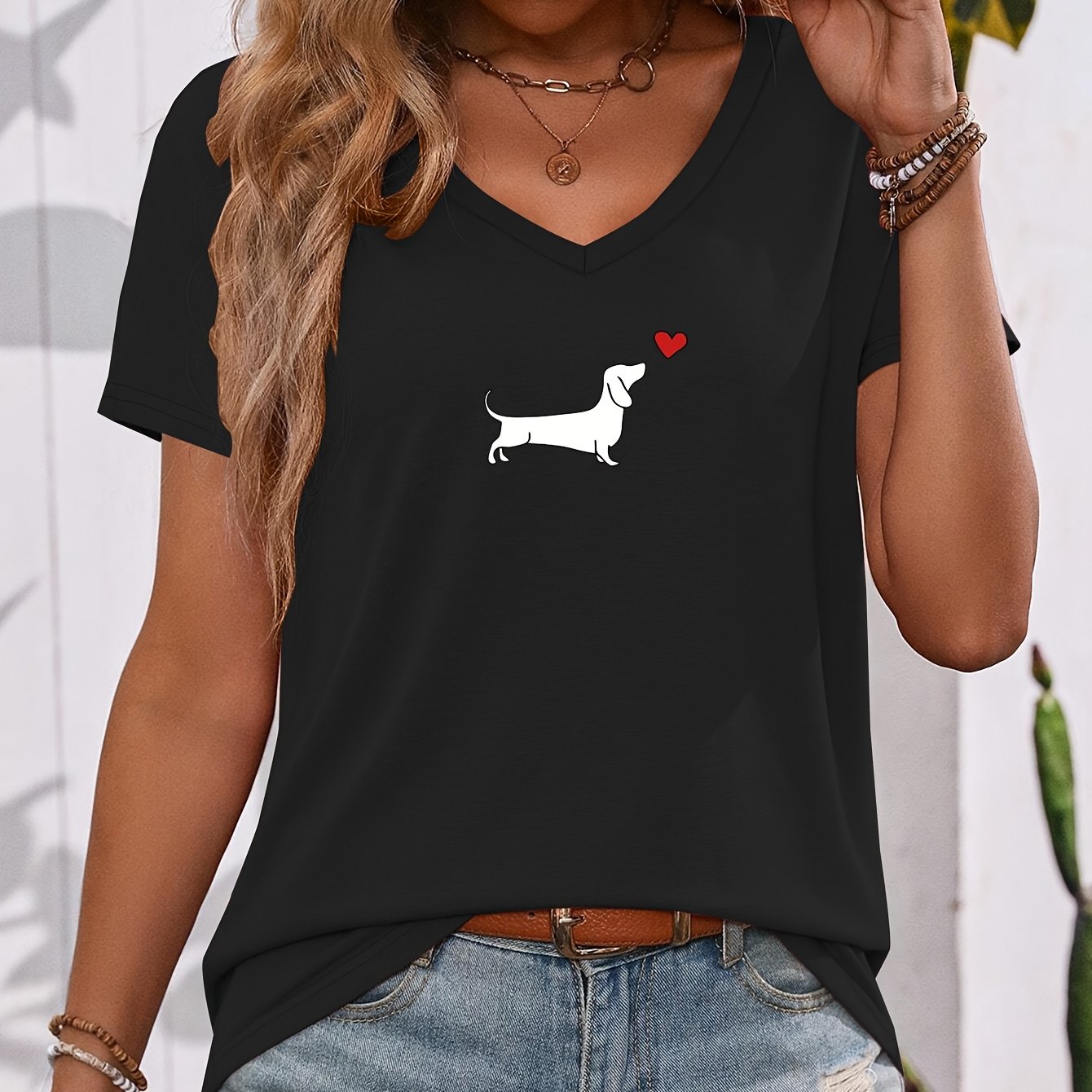TEMU Warm And Minimalist Dachshund Lines With A Heart-pattern Print On A Printed V-neck Short-sleeve T-shirt. Casual And Y, Featuring A Trendy V-neck