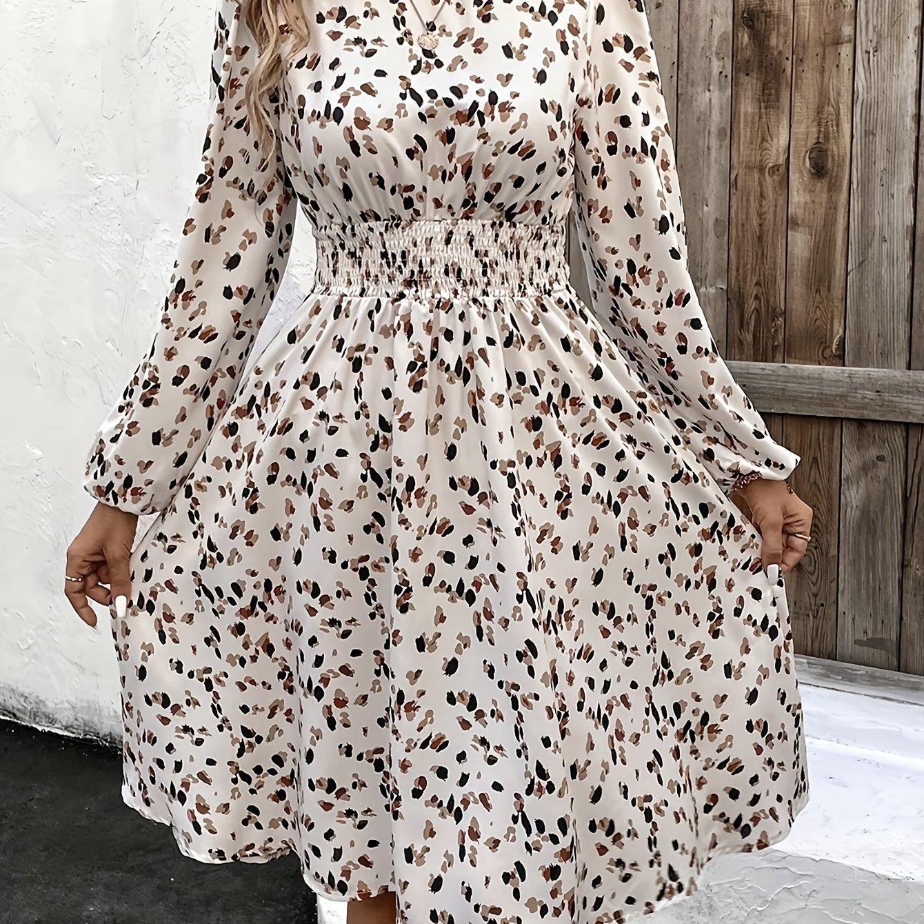 E-shop Elegantes -Damenkleid mit Druck