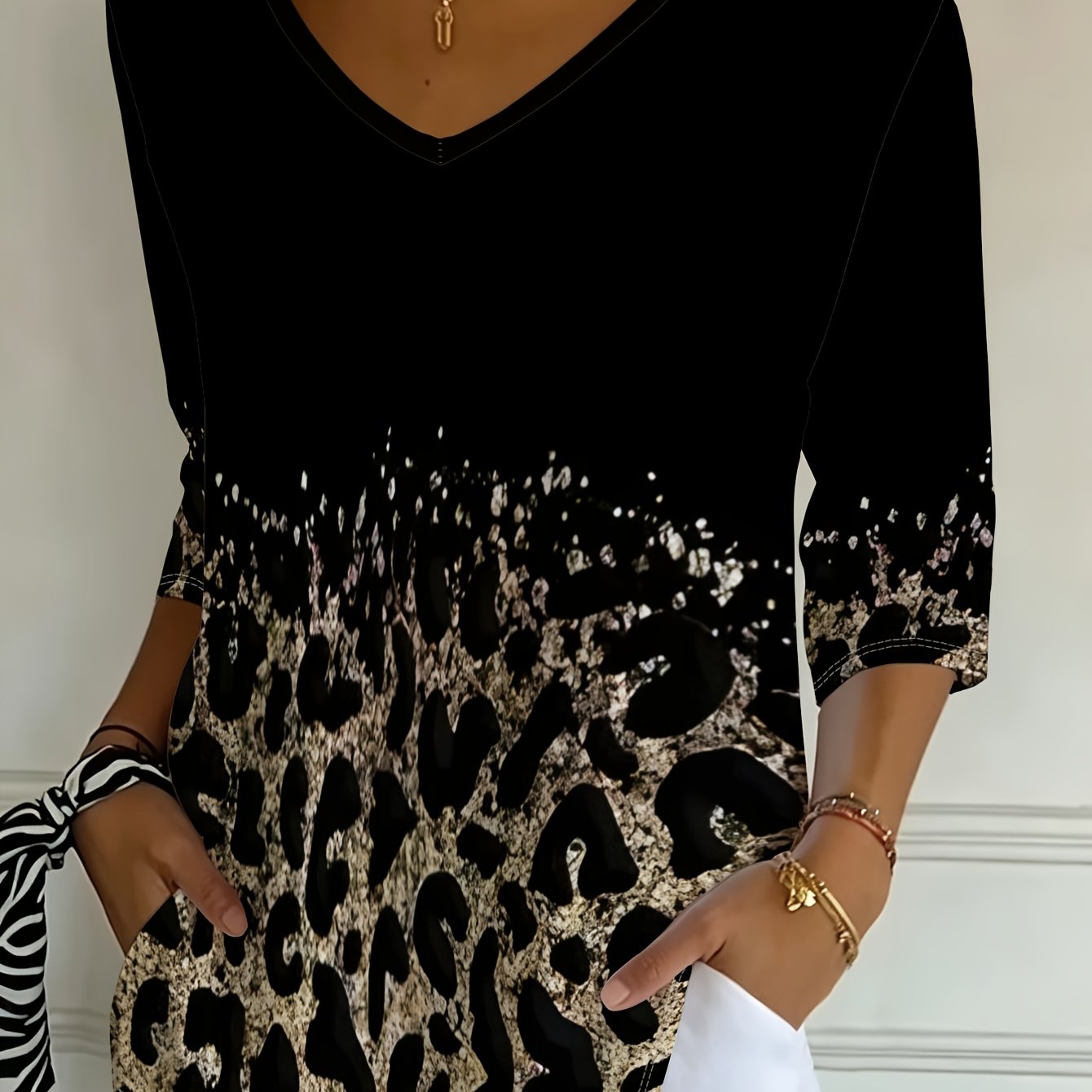 TEMU T-shirt tendance à col en V pour femme, à manches -, motif léopard dégradé, en tissu mélangé, haut de tous pour printemps/été/automne