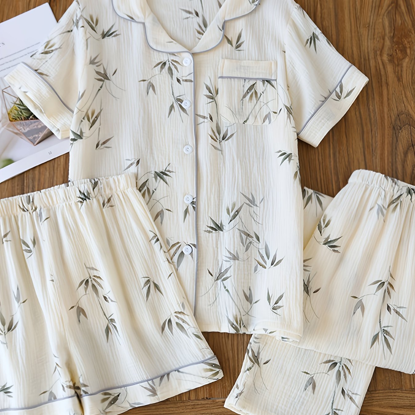 E-shop Leichtes Damen Sommer Nachtwäsche Set, dreiteiliges Outfit mit kurzen Ärmeln, Shorts und langen Hosen, verziert mit frischen japanischen