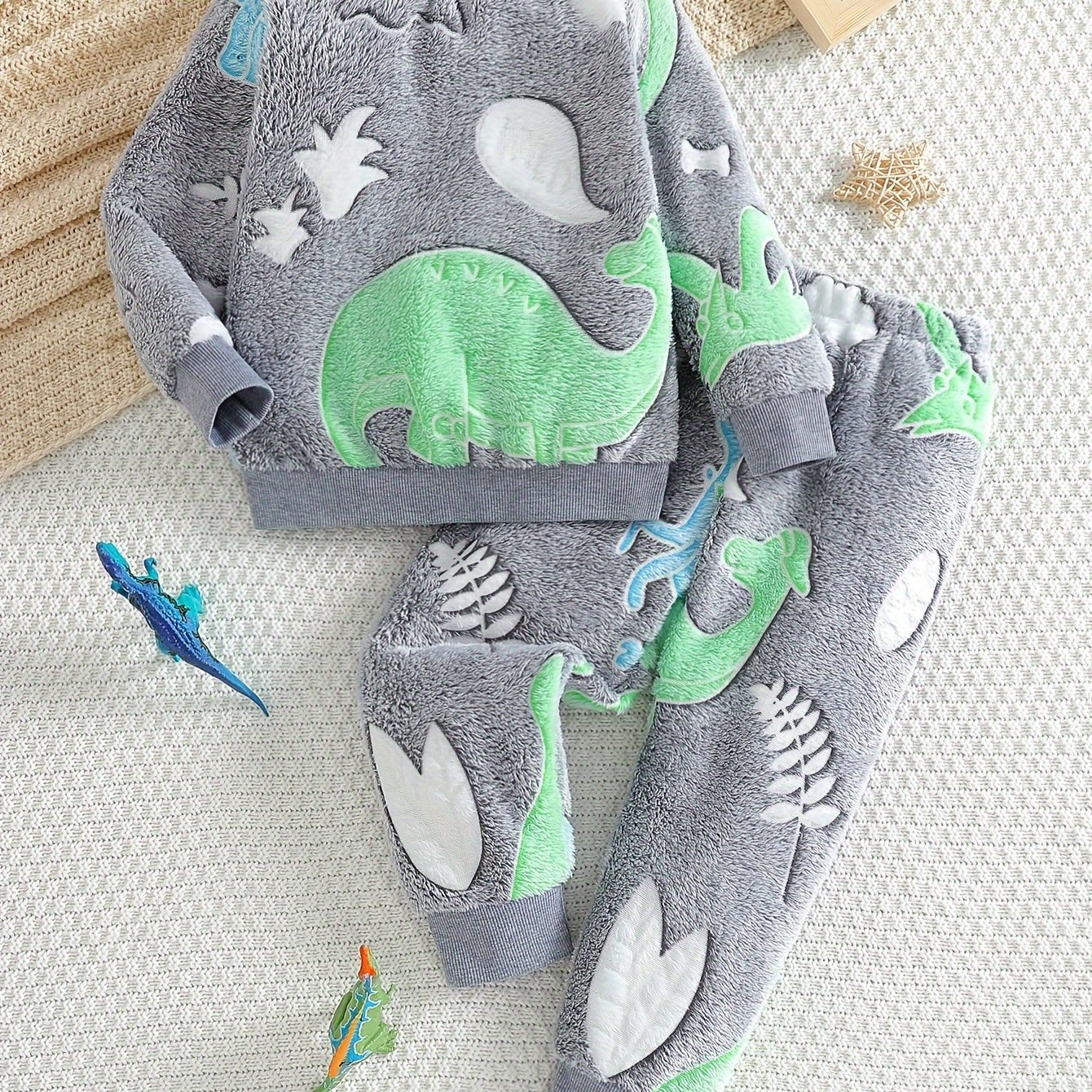 Image of Children's Winter Casual Plush Cartoon Pattern Warm Boys' Long Sleeve Long Pants Two-piece Set For Outdoor Wear, Perfect For Outdoor